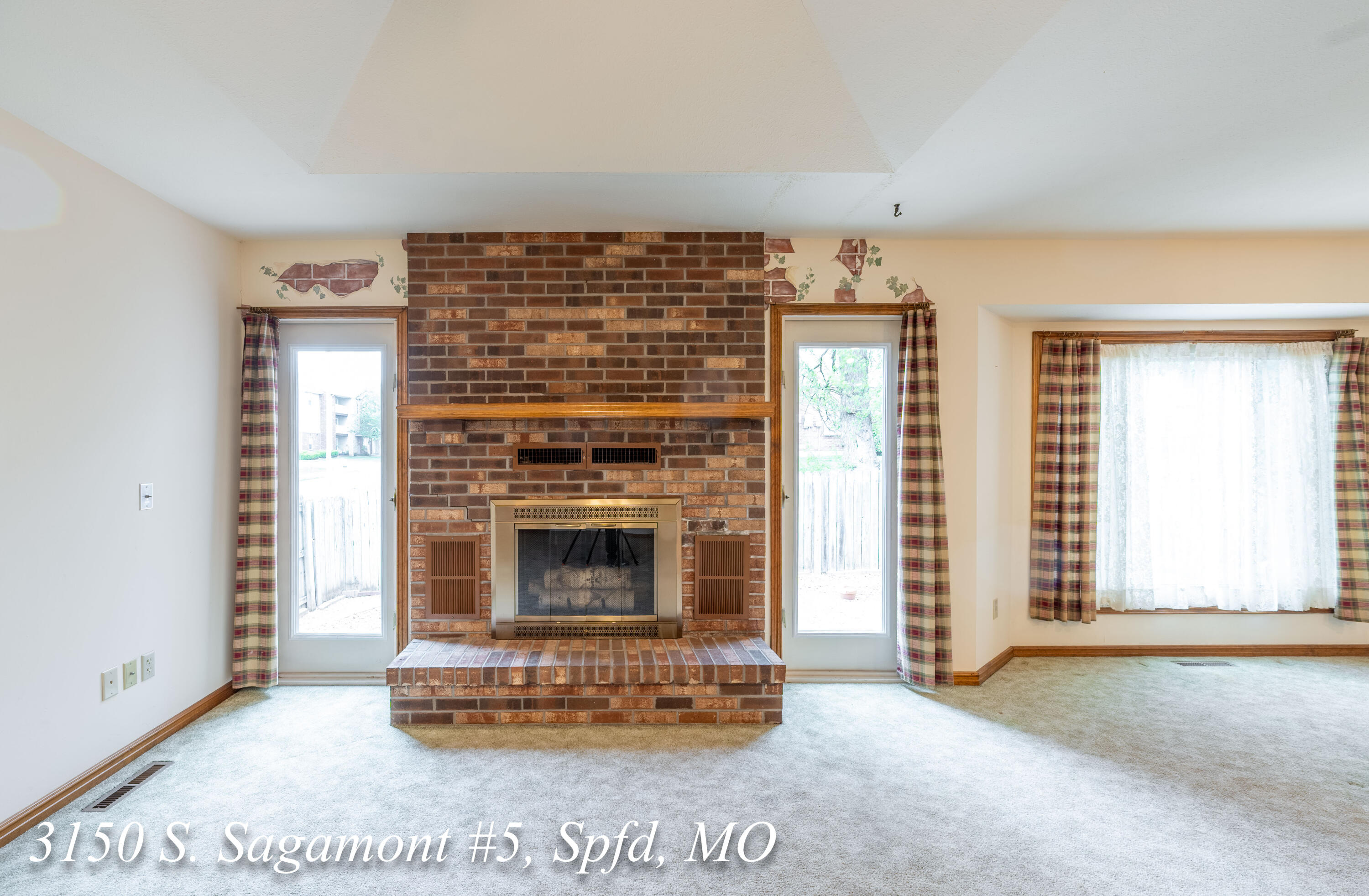 3150-5 South Sagamont Avenue Property Photo 6
