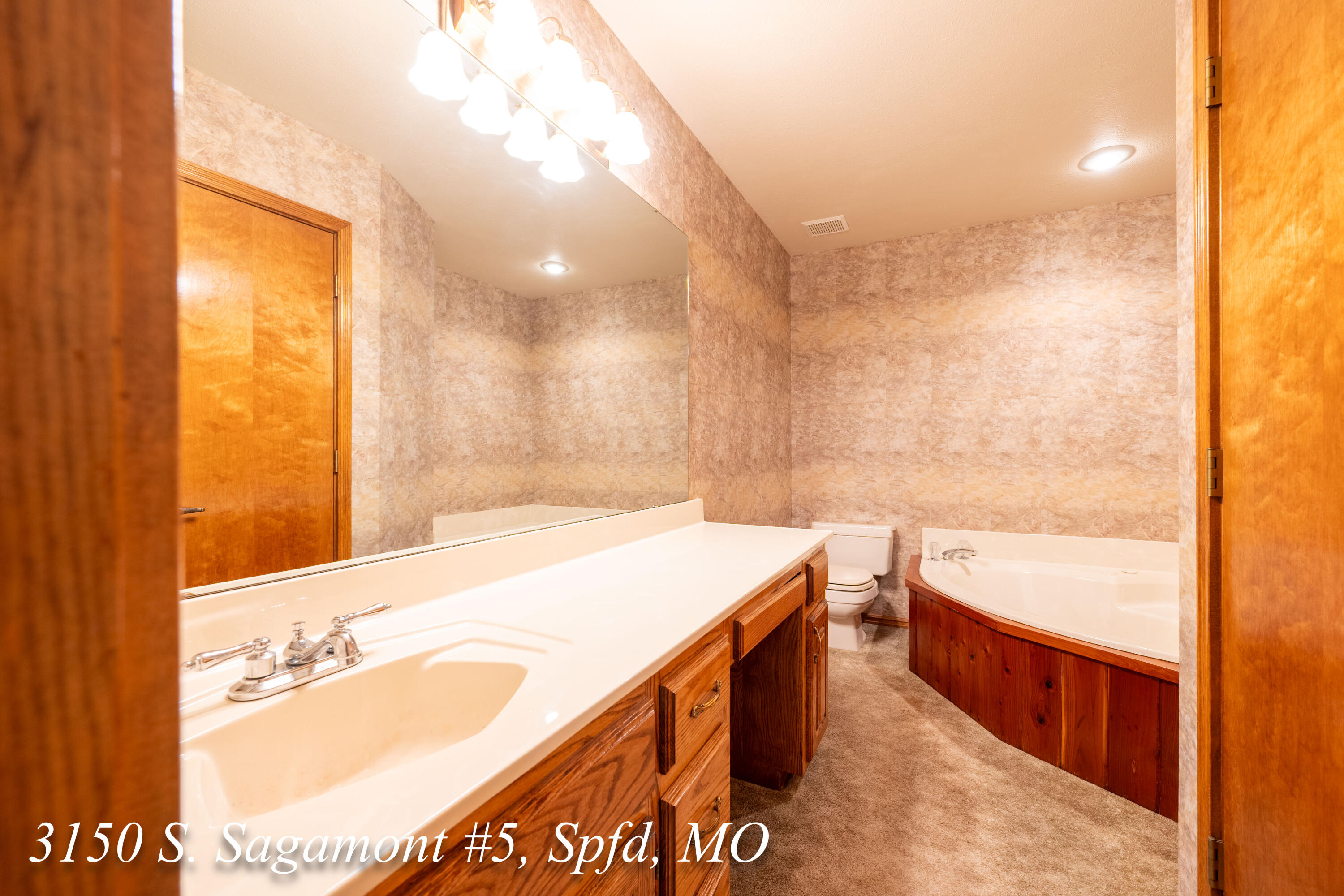 3150-5 South Sagamont Avenue Property Photo 18