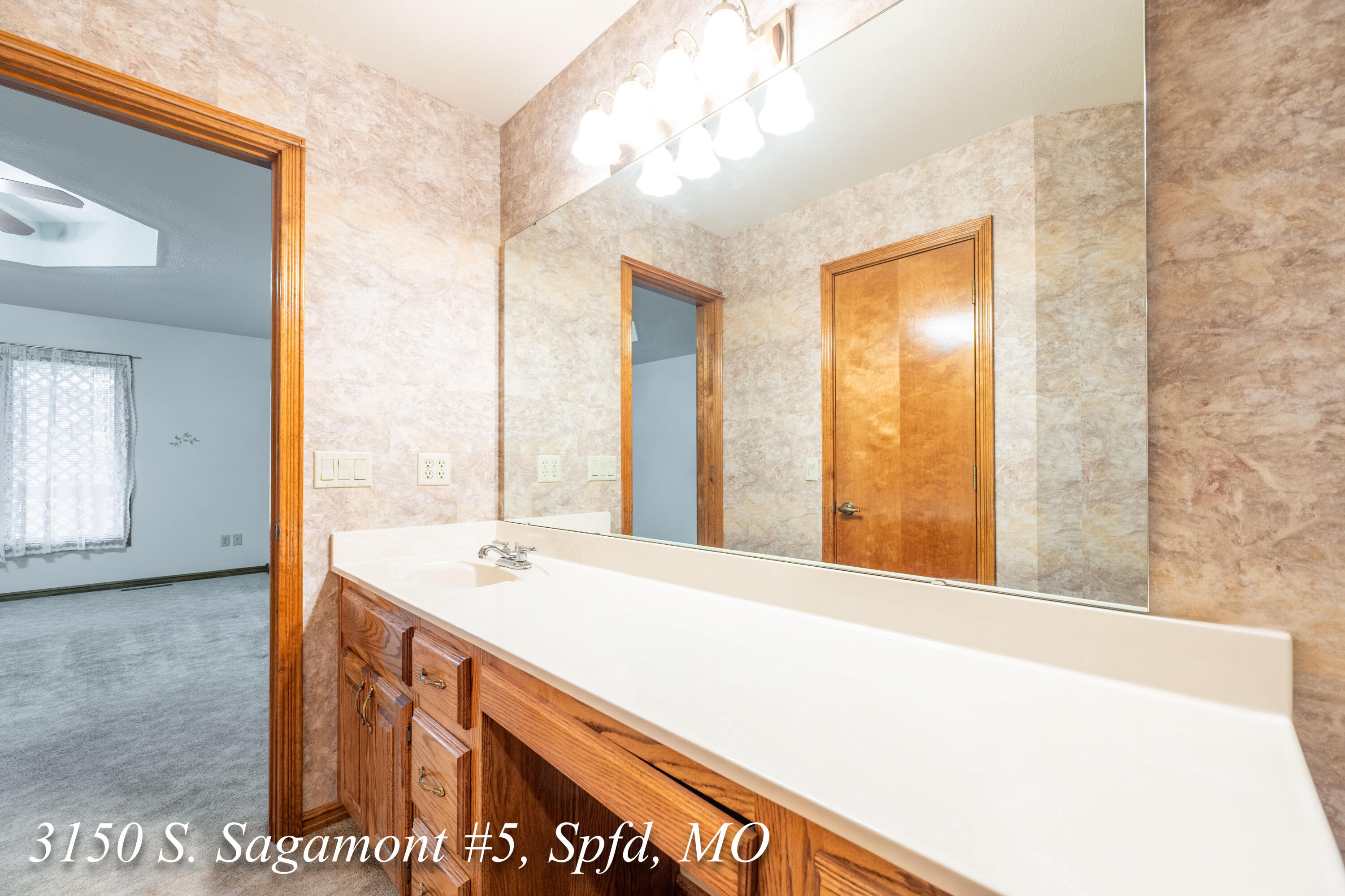 3150-5 South Sagamont Avenue Property Photo 19