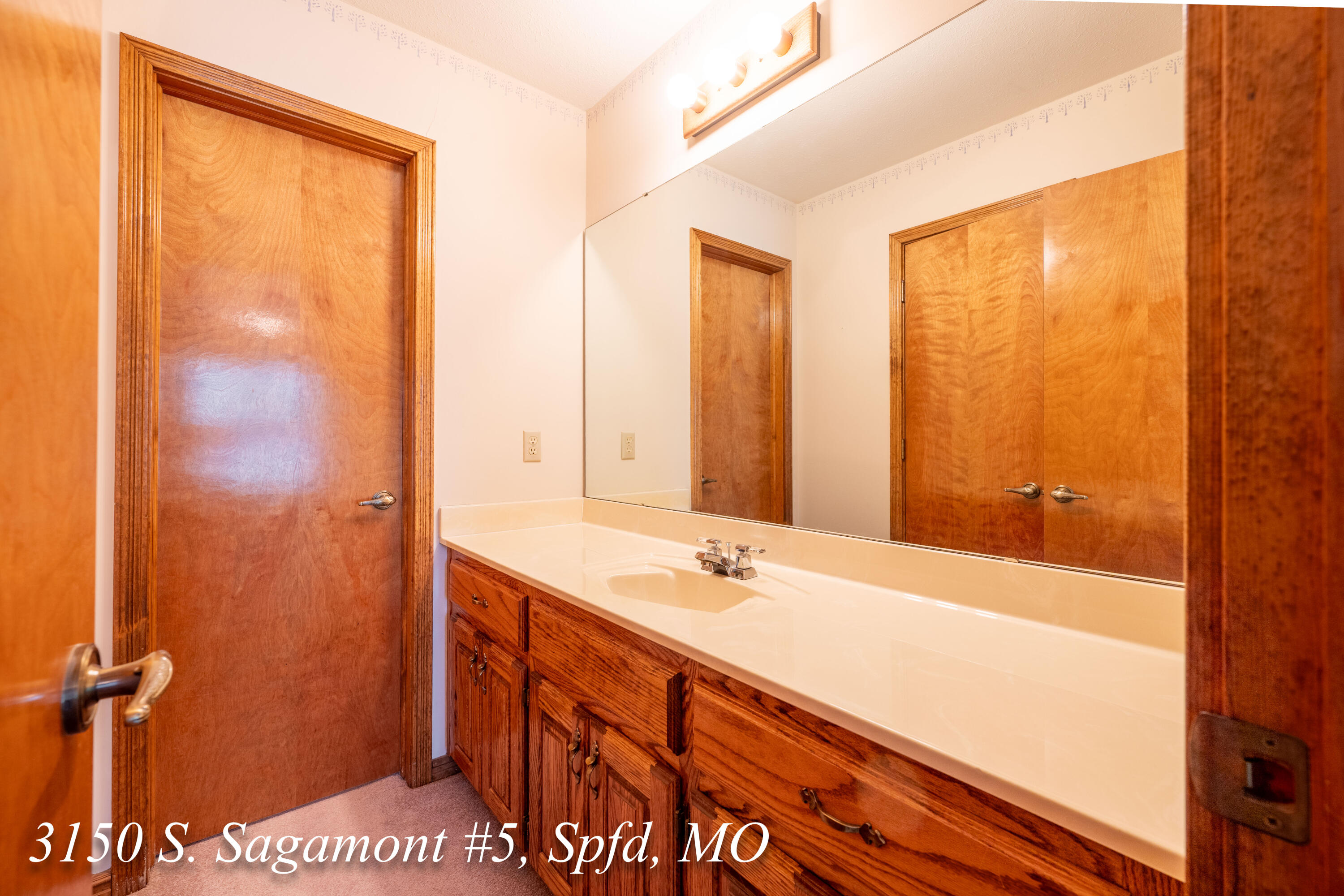 3150-5 South Sagamont Avenue Property Photo 24