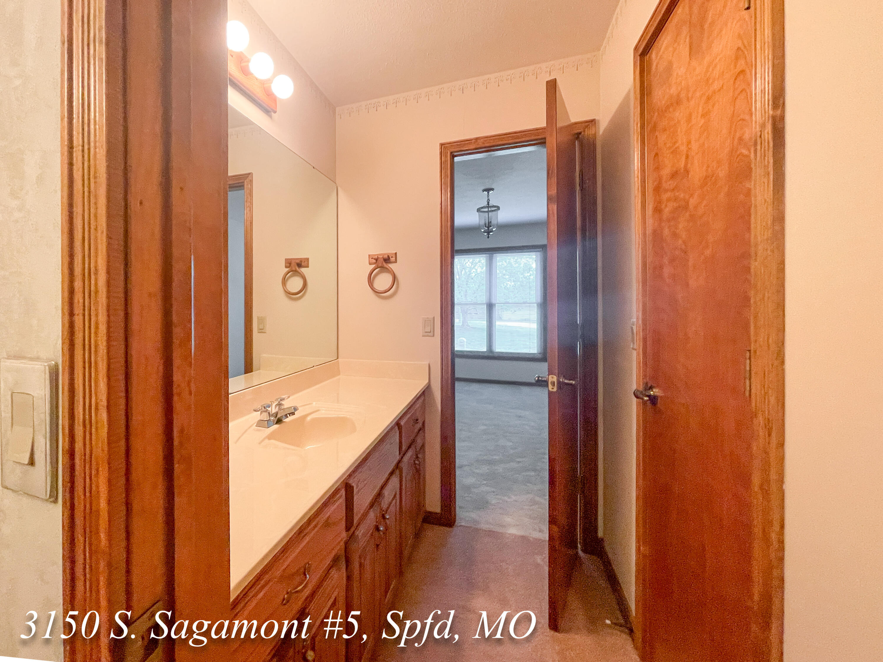 3150-5 South Sagamont Avenue Property Photo 25