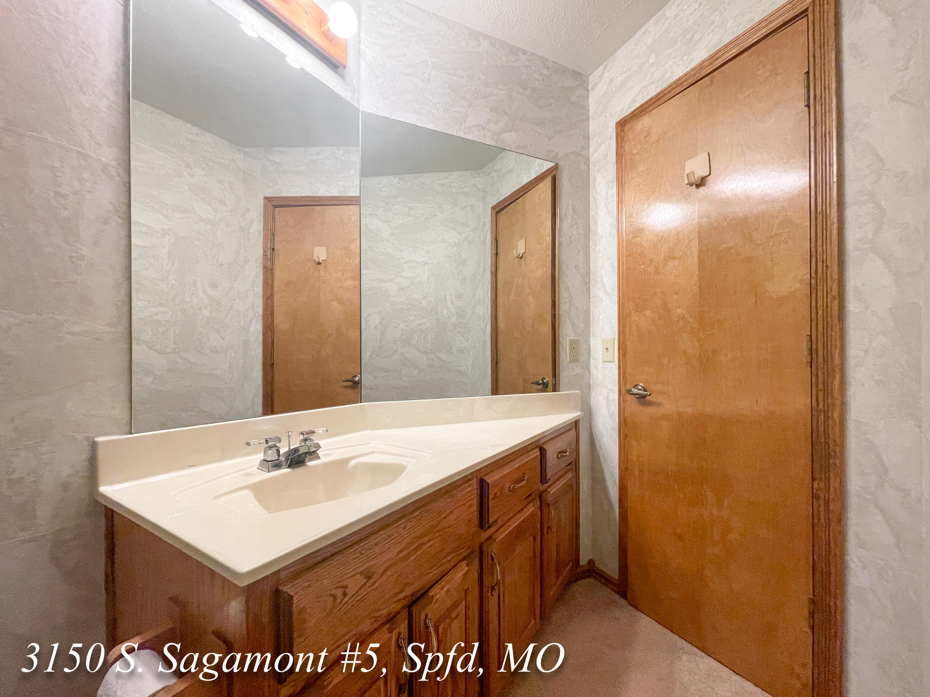 3150-5 South Sagamont Avenue Property Photo 26
