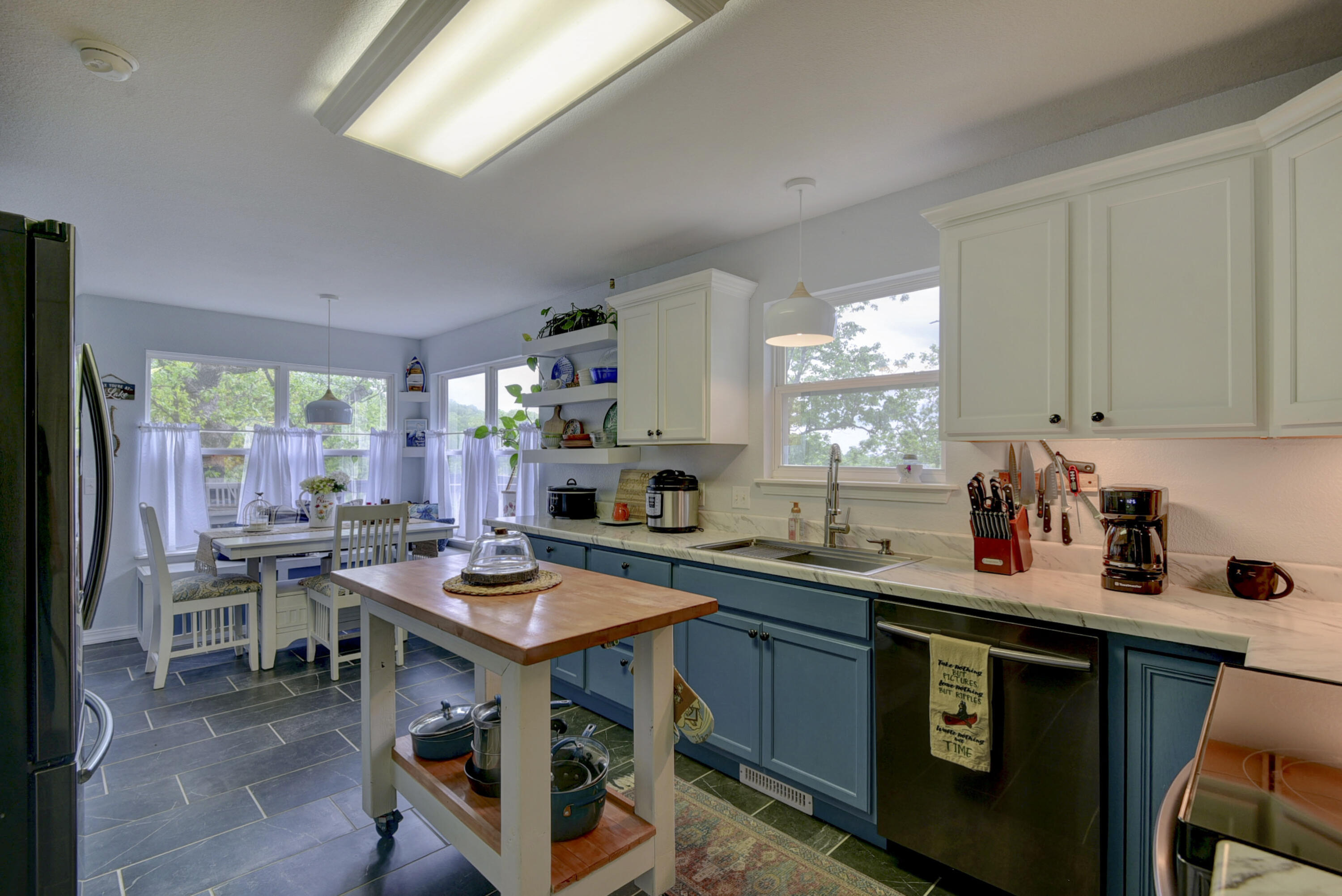 301 Oakview Drive Property Photo 10