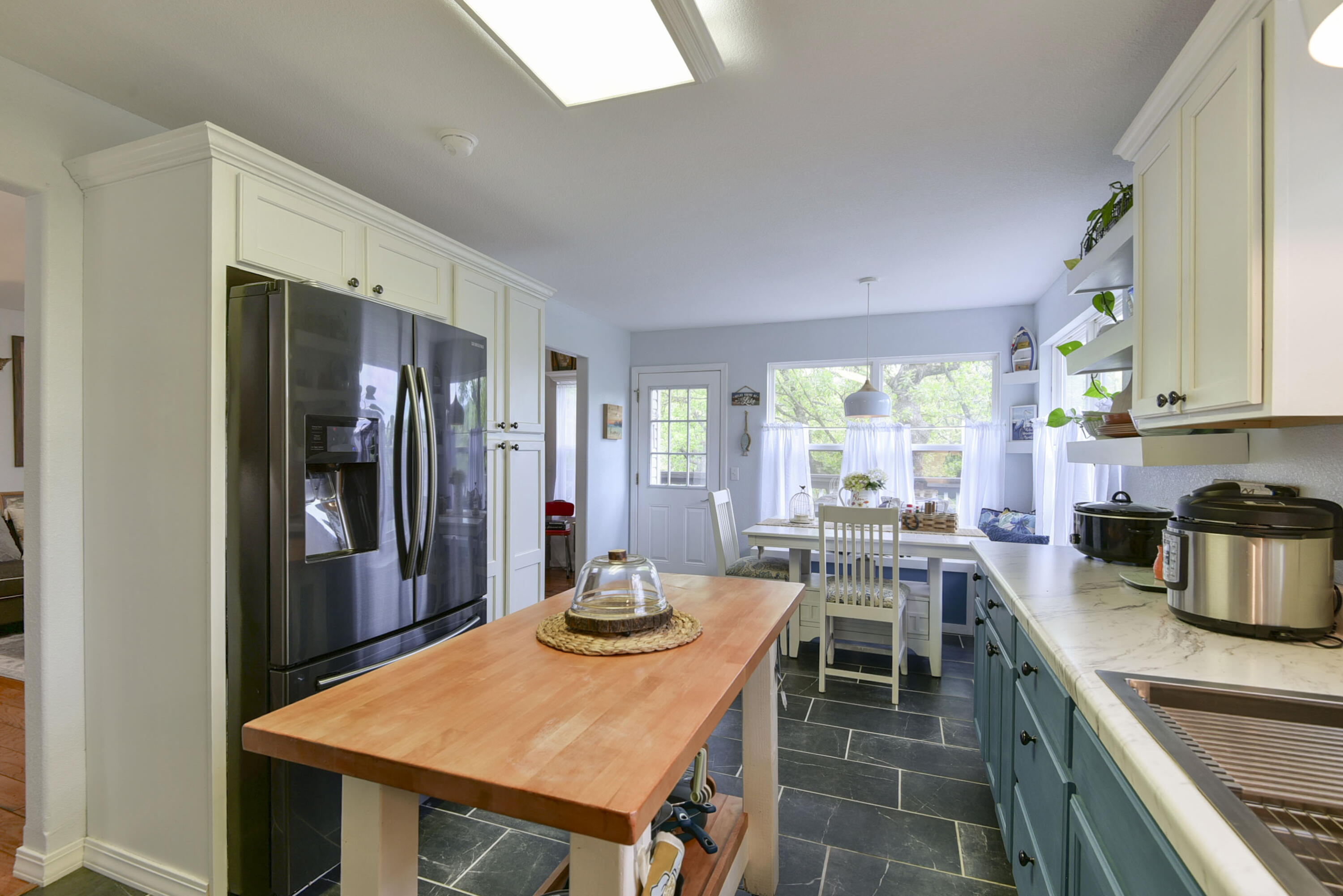 301 Oakview Drive Property Photo 11