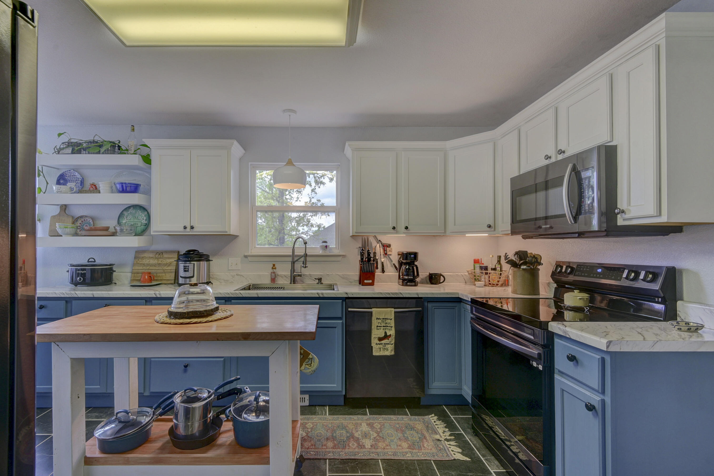 301 Oakview Drive Property Photo 12