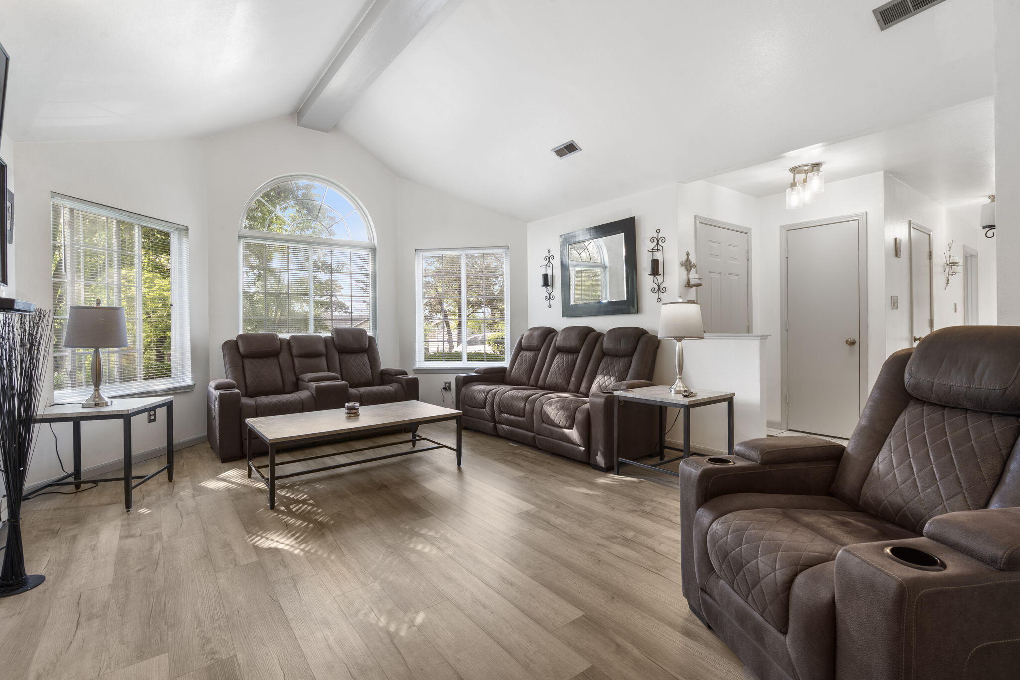 120 Lakeshore Drive Property Photo 4