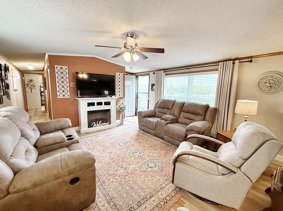 9177 South 751 Road Property Photo 4