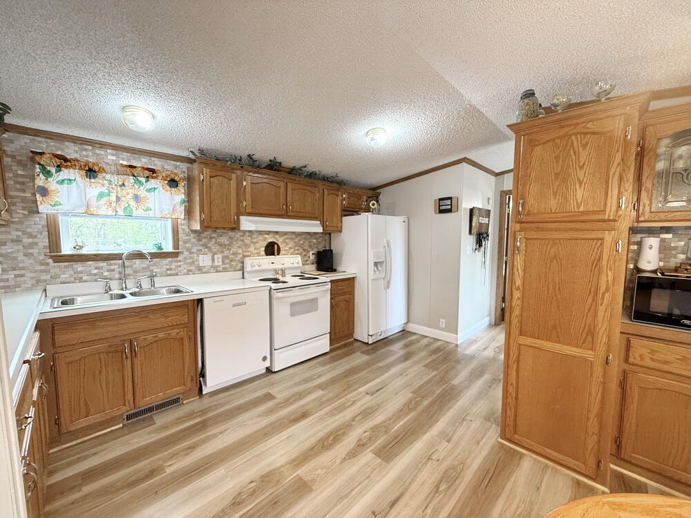 9177 South 751 Road Property Photo 6