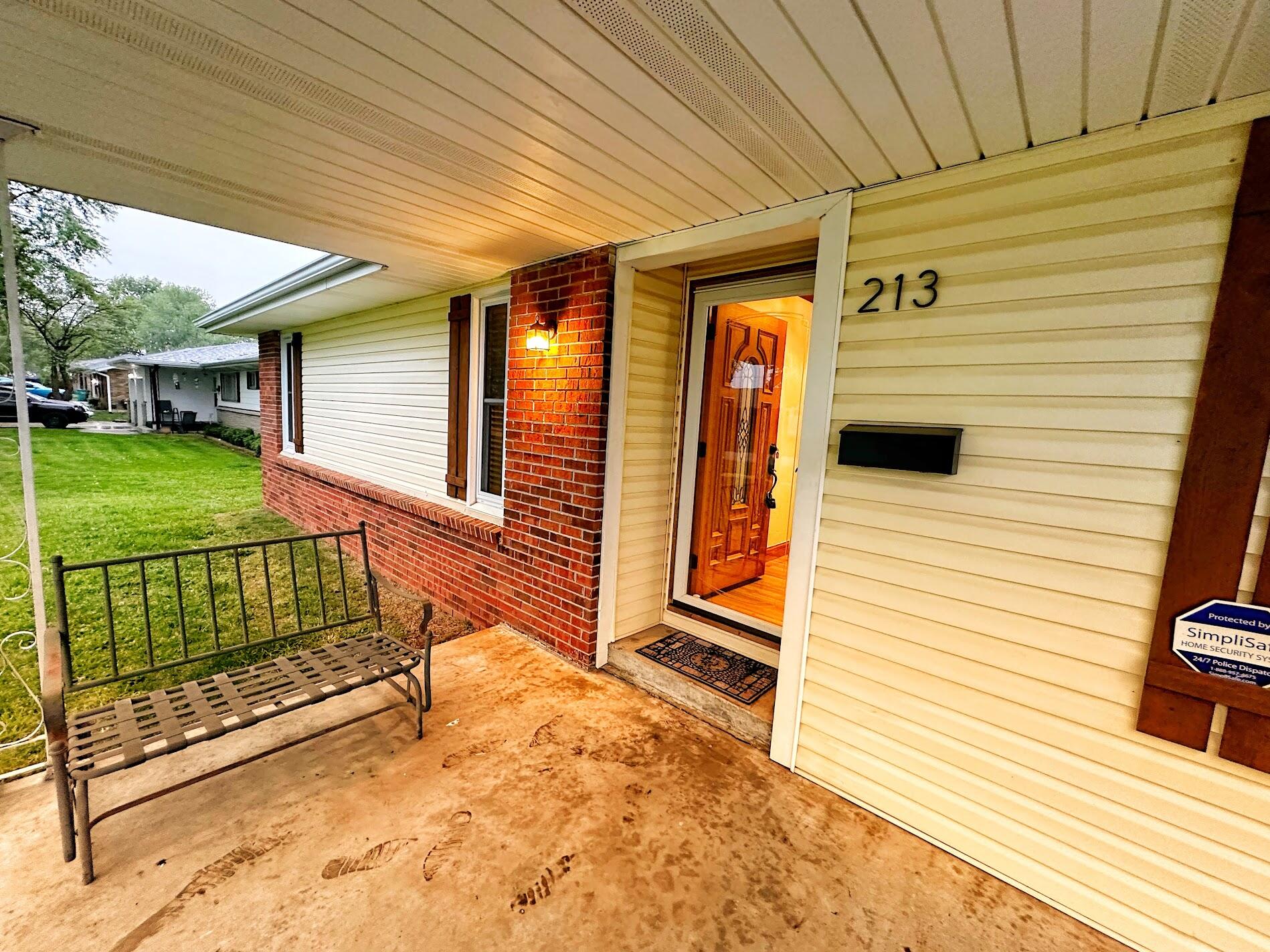 213 West Charles Street Property Photo 5