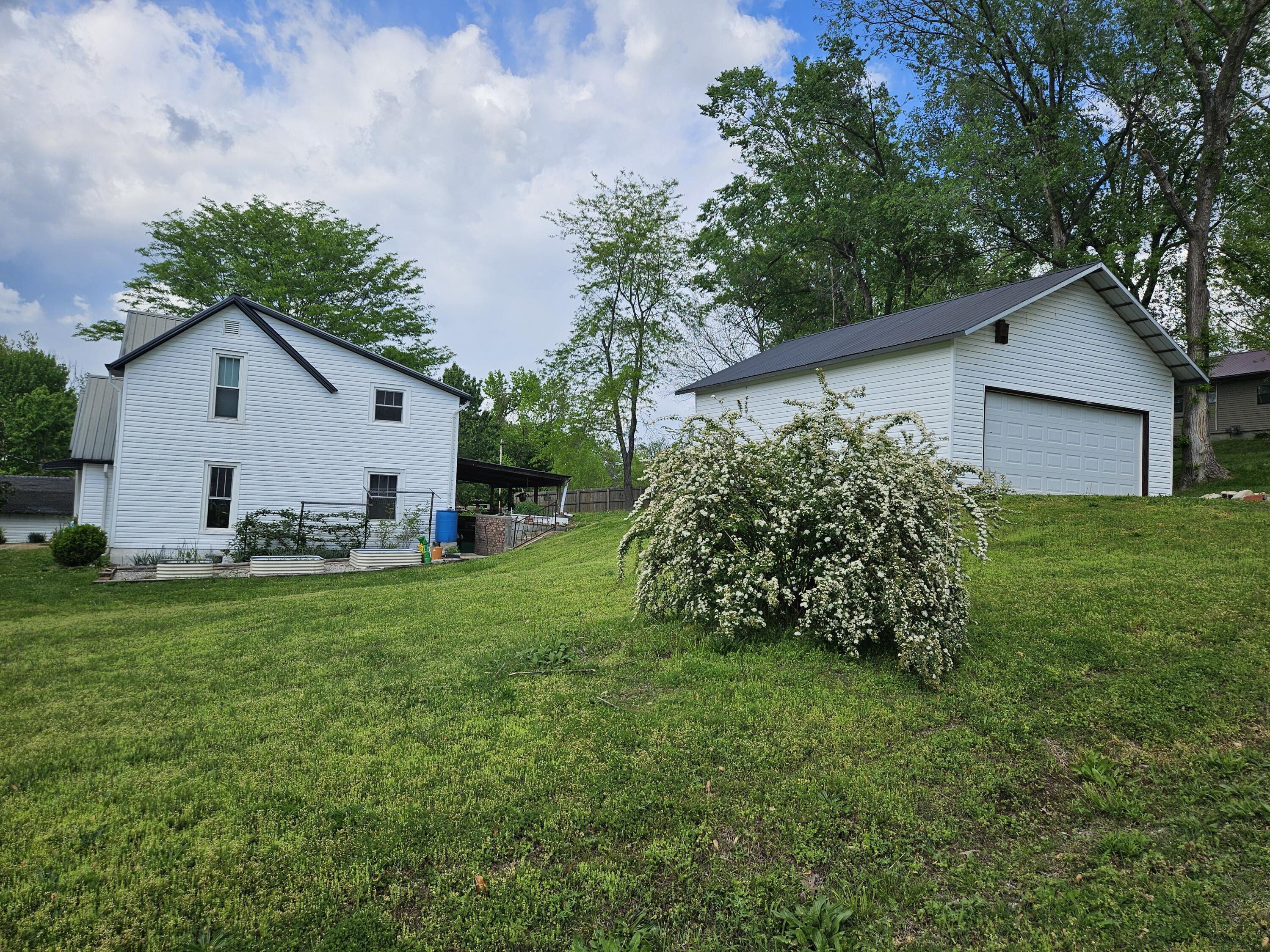 304 South Mansfield Road Property Photo 3