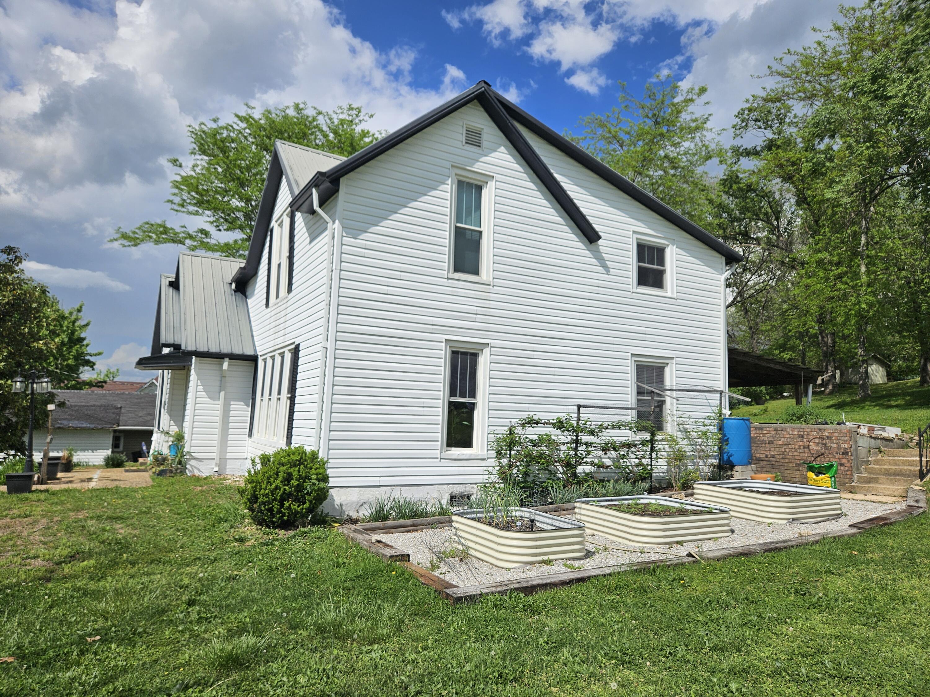 304 South Mansfield Road Property Photo 5