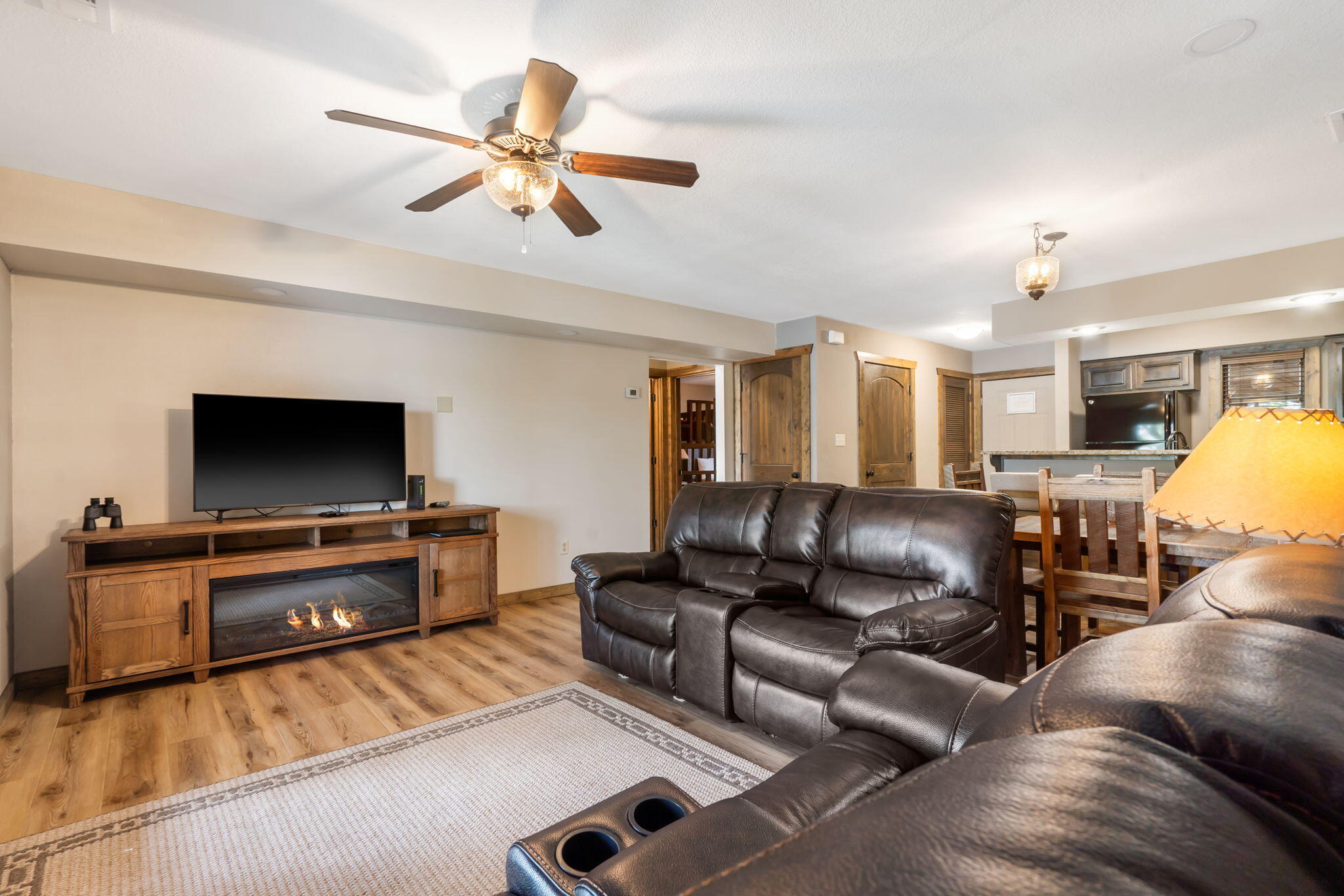 429 East Chinquapin Circle Property Photo 8