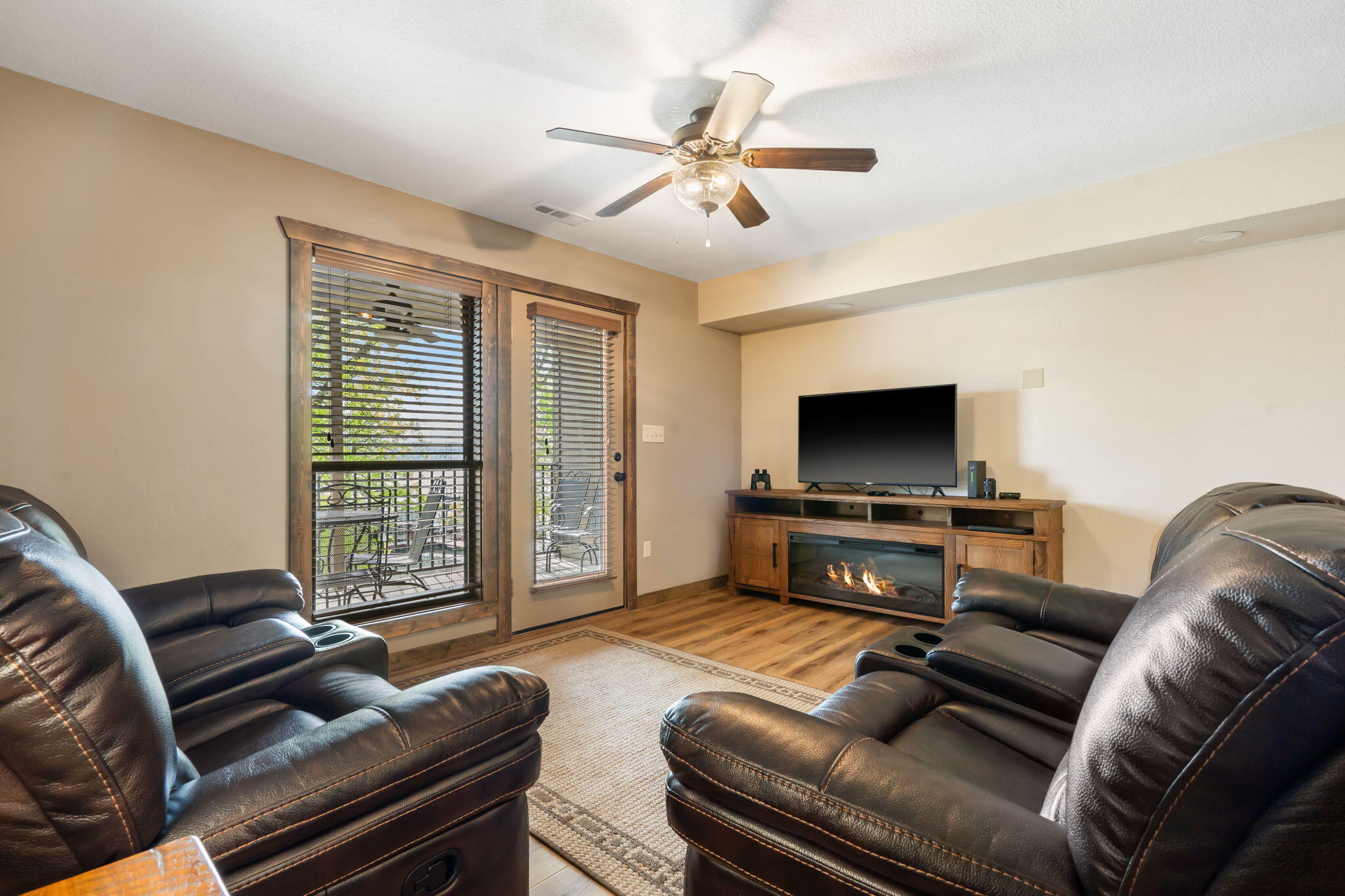 429 East Chinquapin Circle Property Photo 10