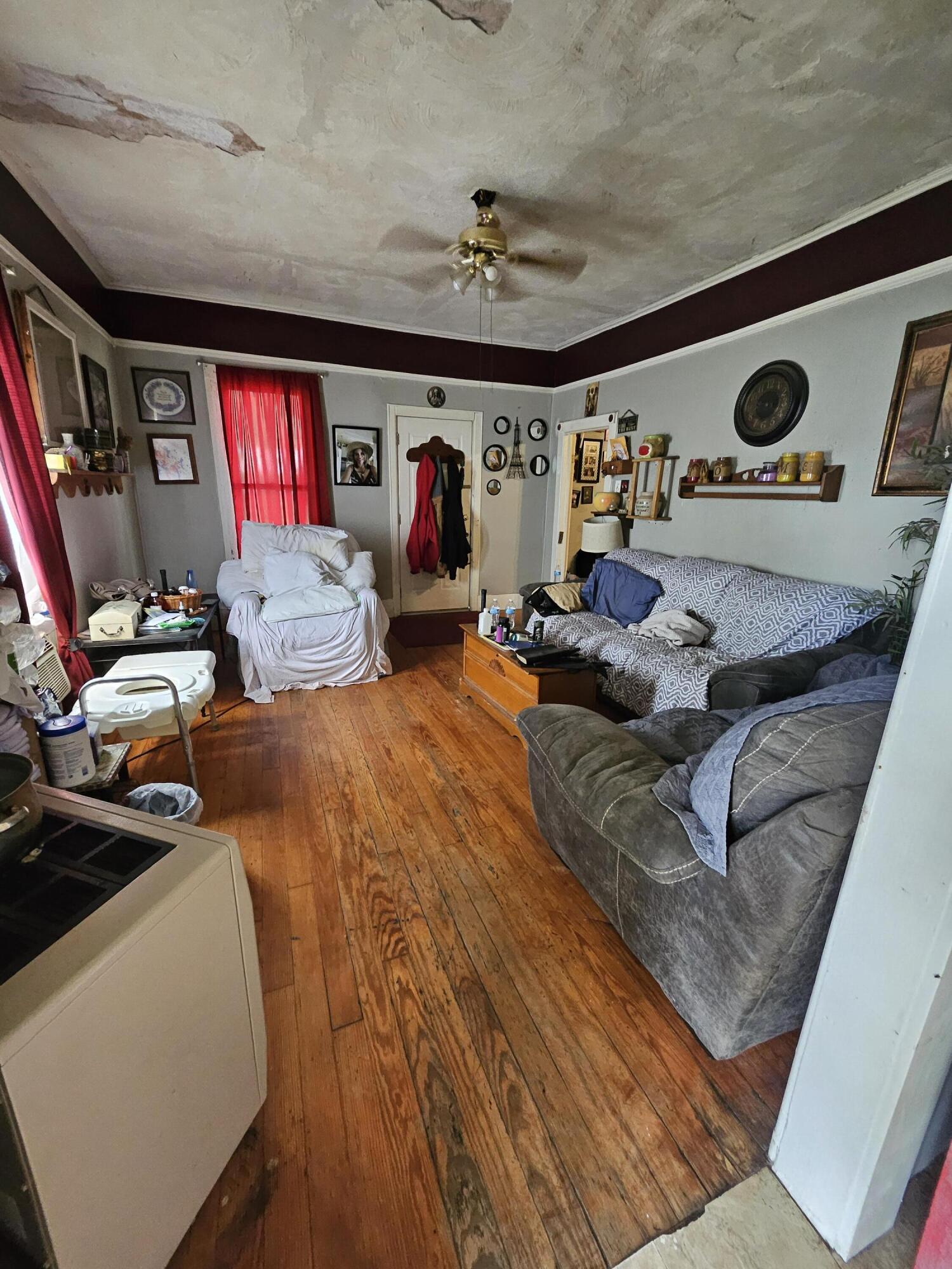 110 North Elm Street Property Photo 7