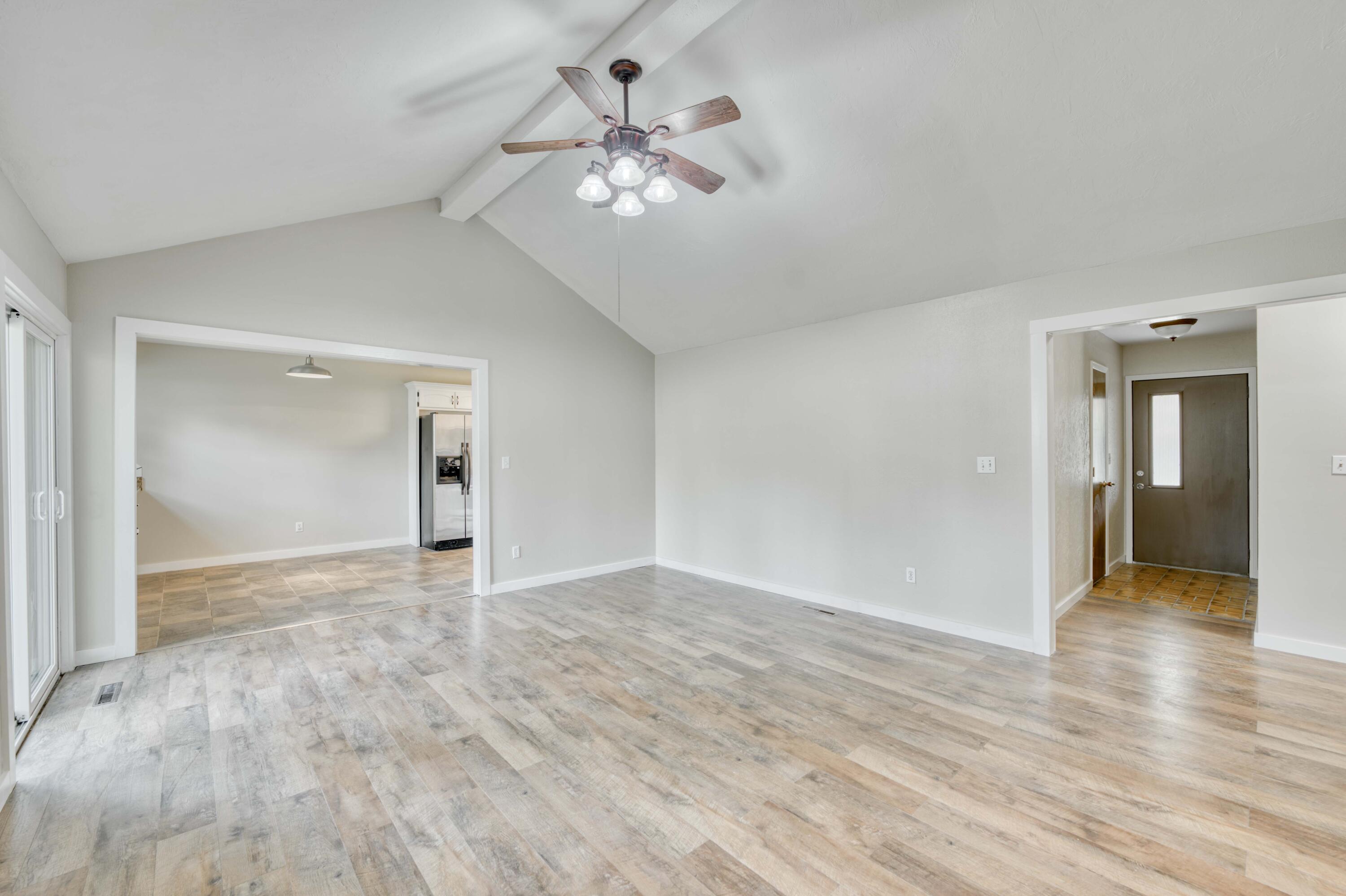 5633 South Hampton Avenue Property Photo 3