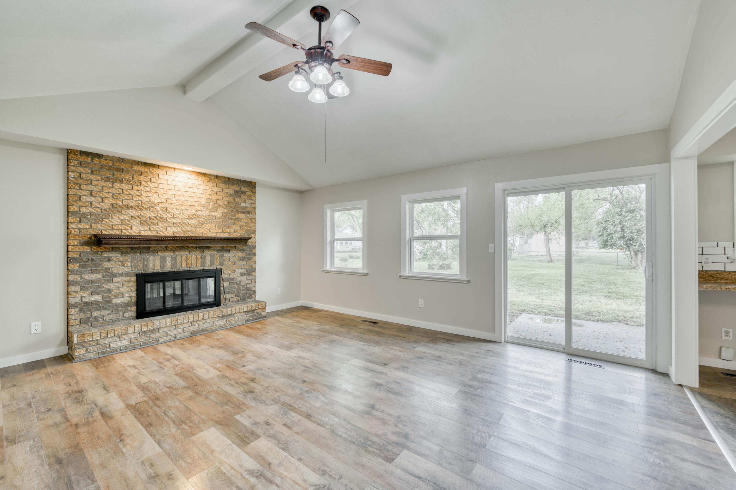 5633 South Hampton Avenue Property Photo 4