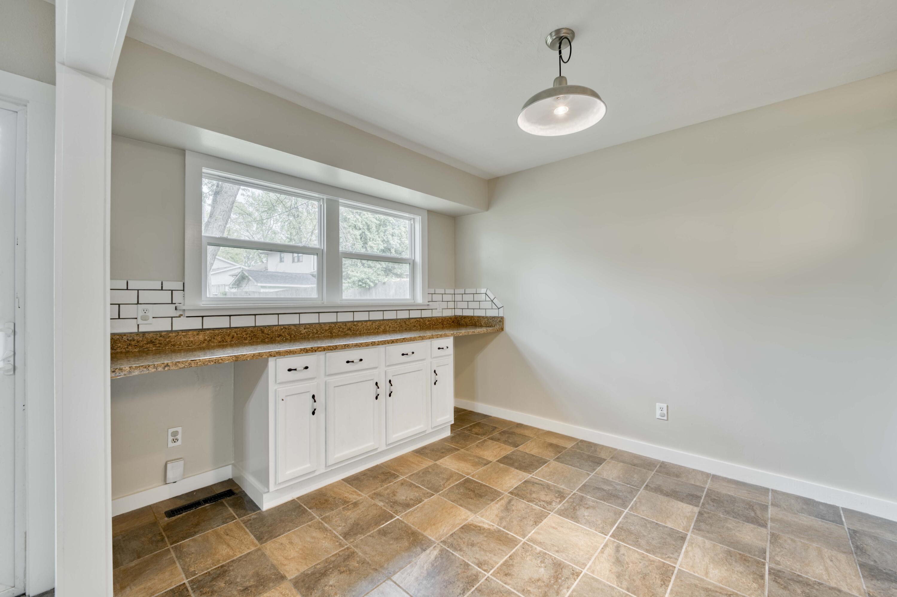 5633 South Hampton Avenue Property Photo 6