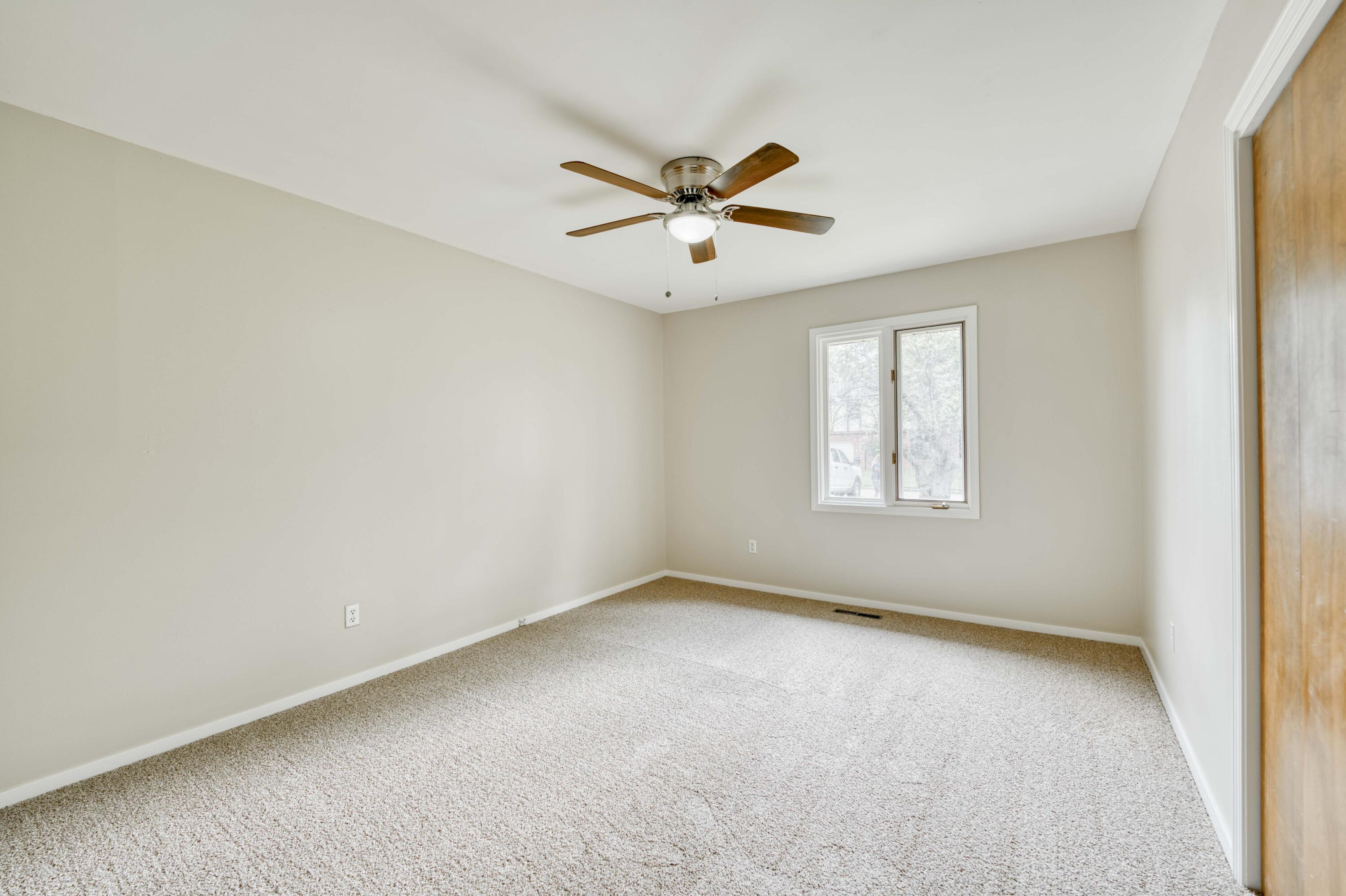 5633 South Hampton Avenue Property Photo 12