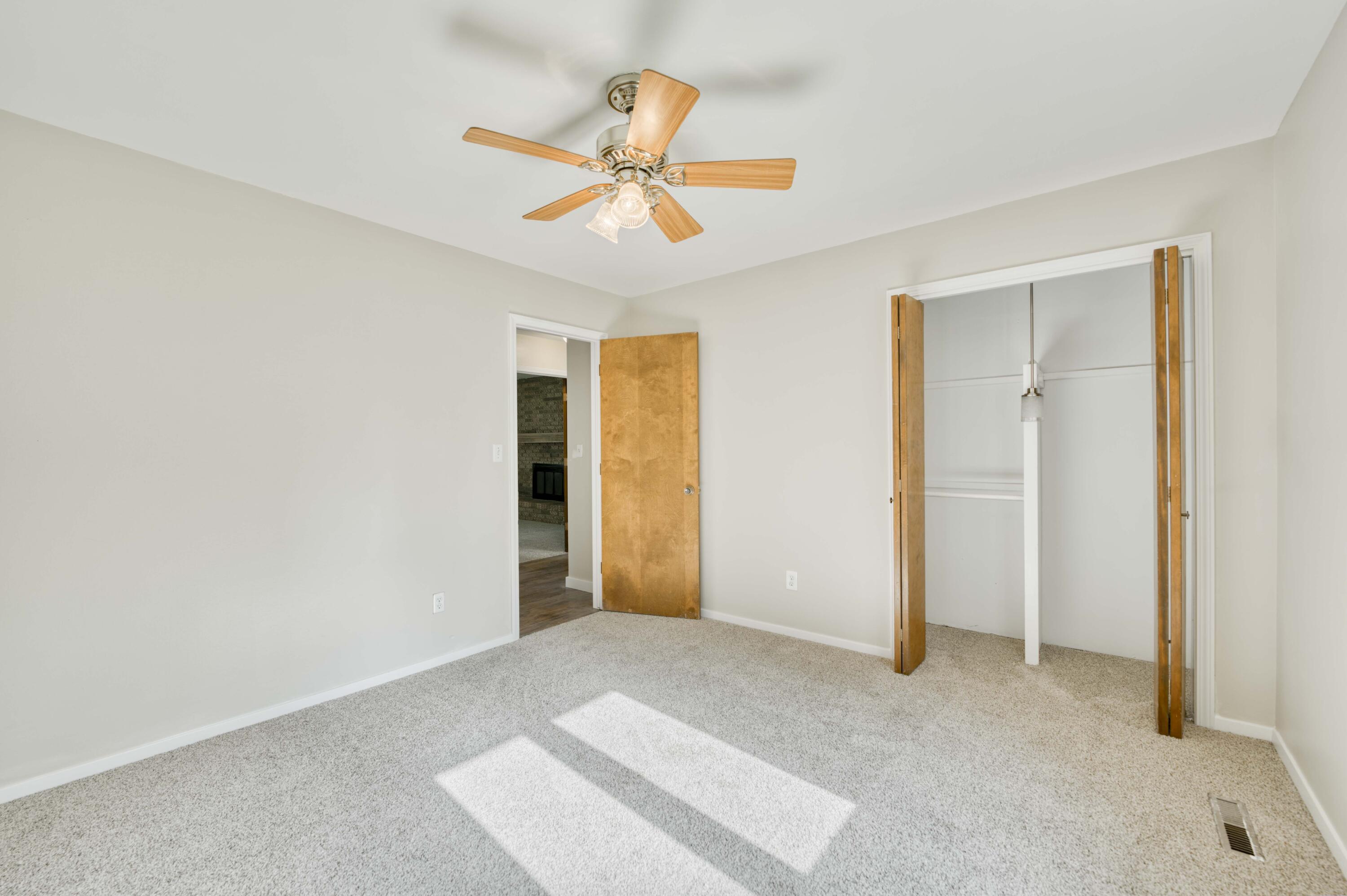 5633 South Hampton Avenue Property Photo 13