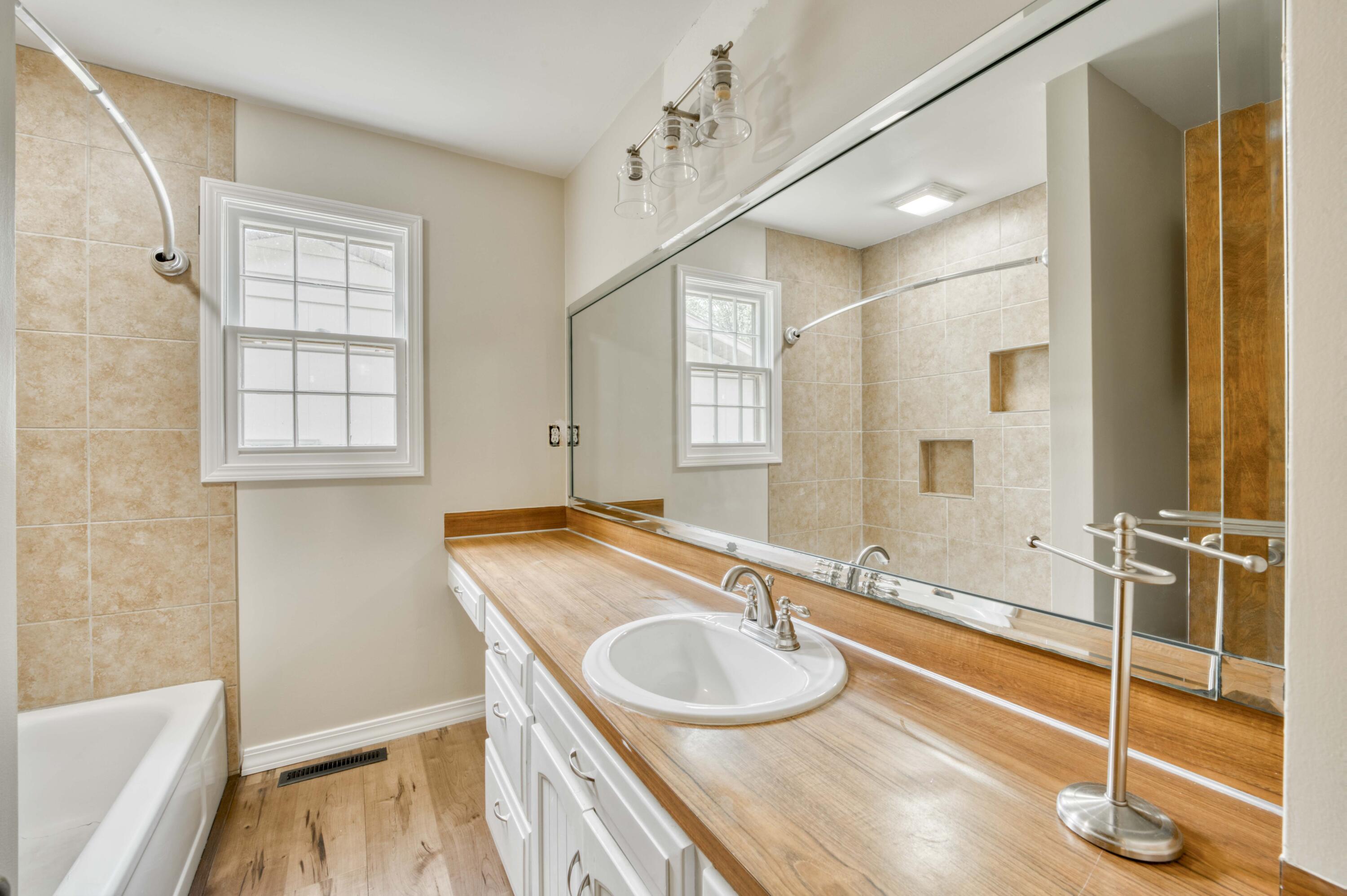 5633 South Hampton Avenue Property Photo 14