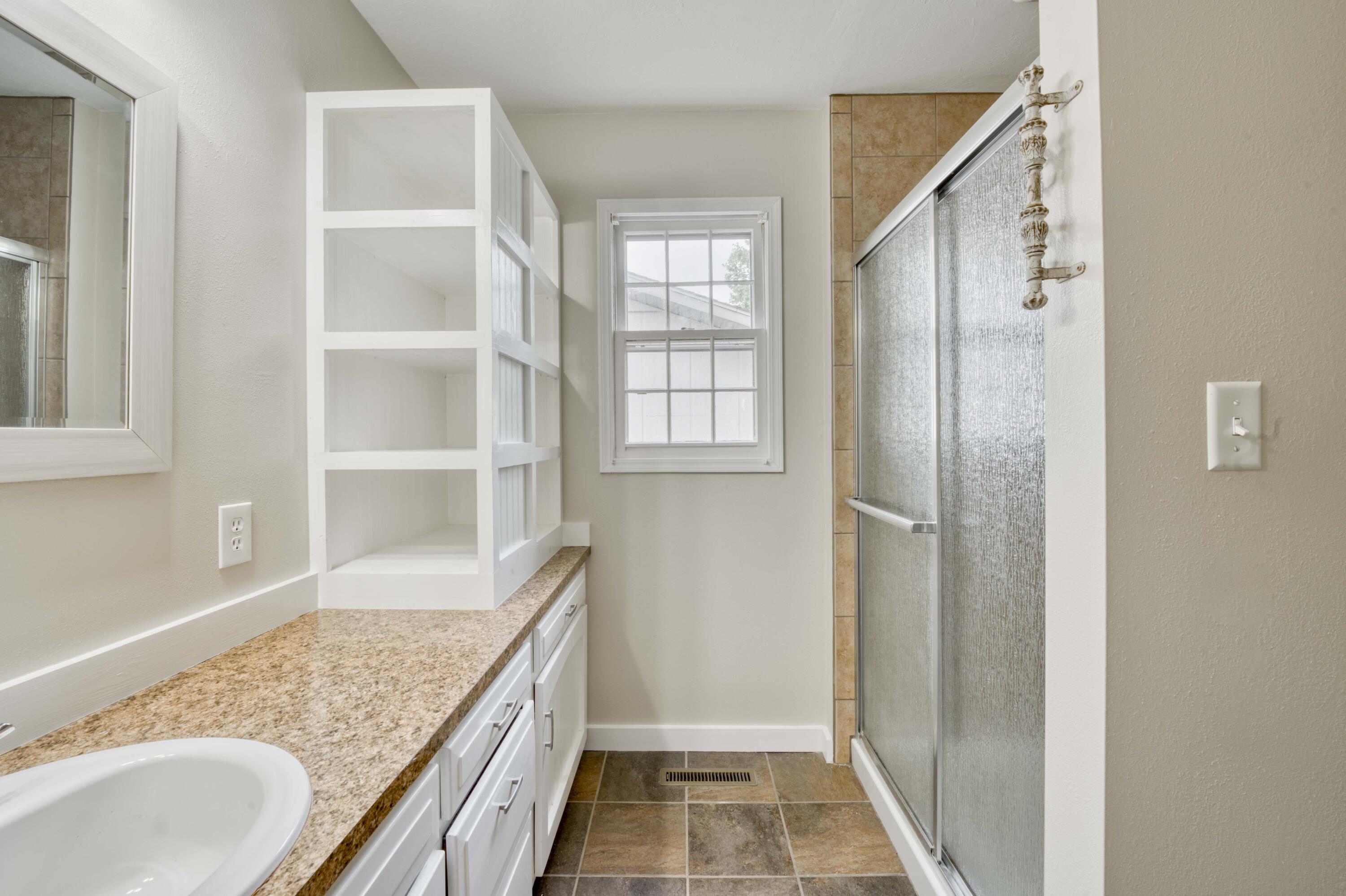 5633 South Hampton Avenue Property Photo 17
