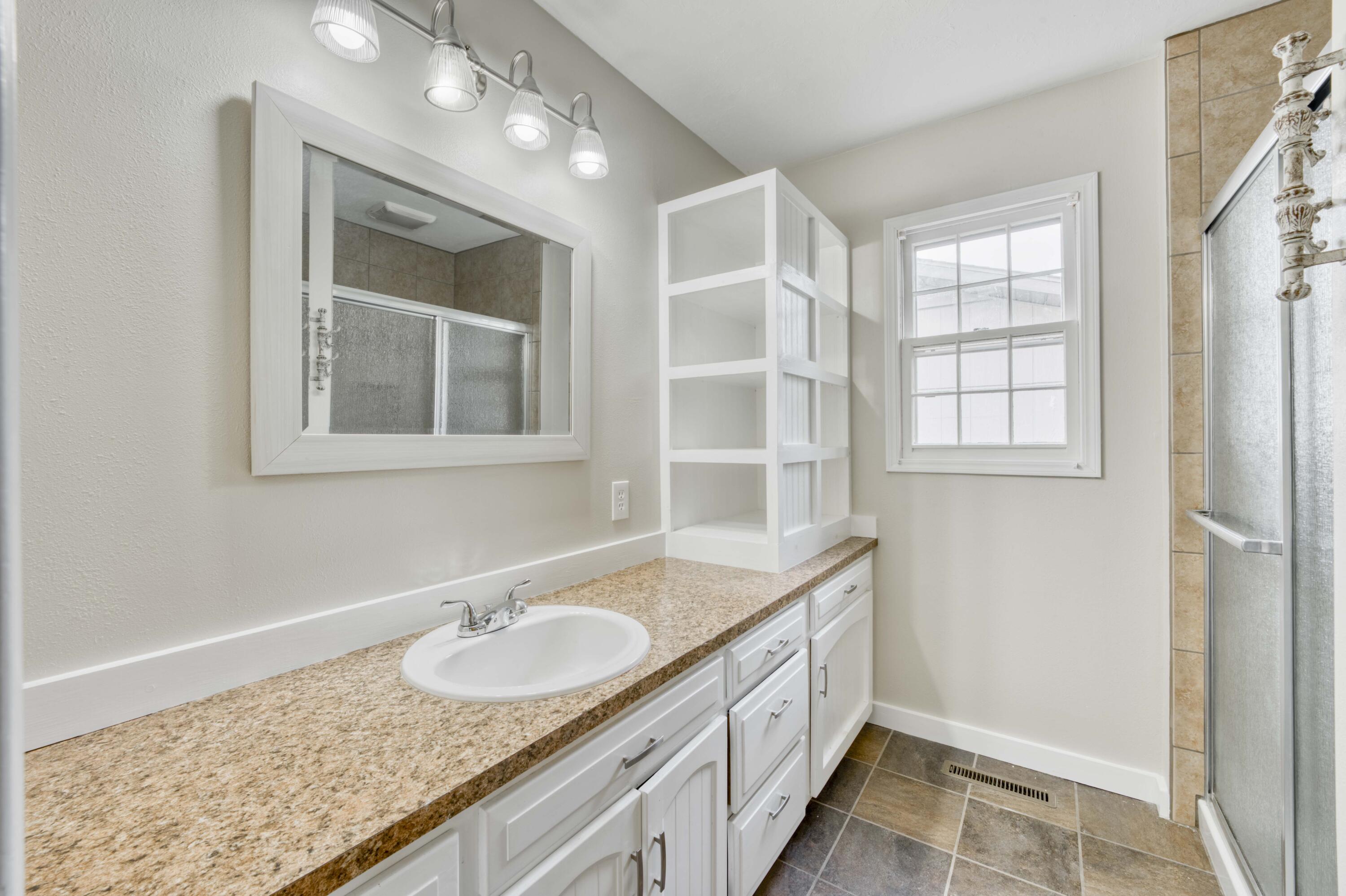 5633 South Hampton Avenue Property Photo 28
