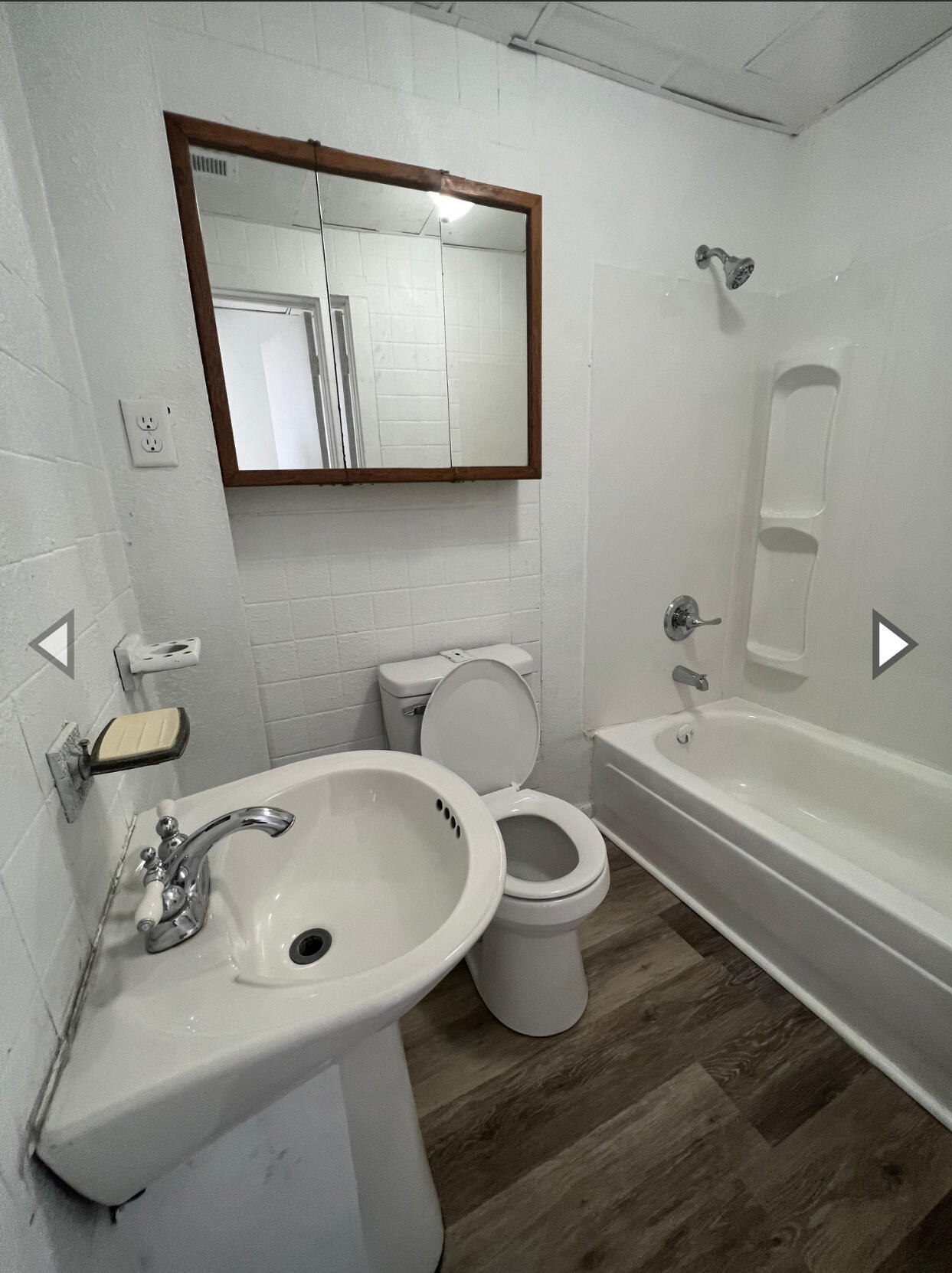 2551 West Grand Street Property Photo 5