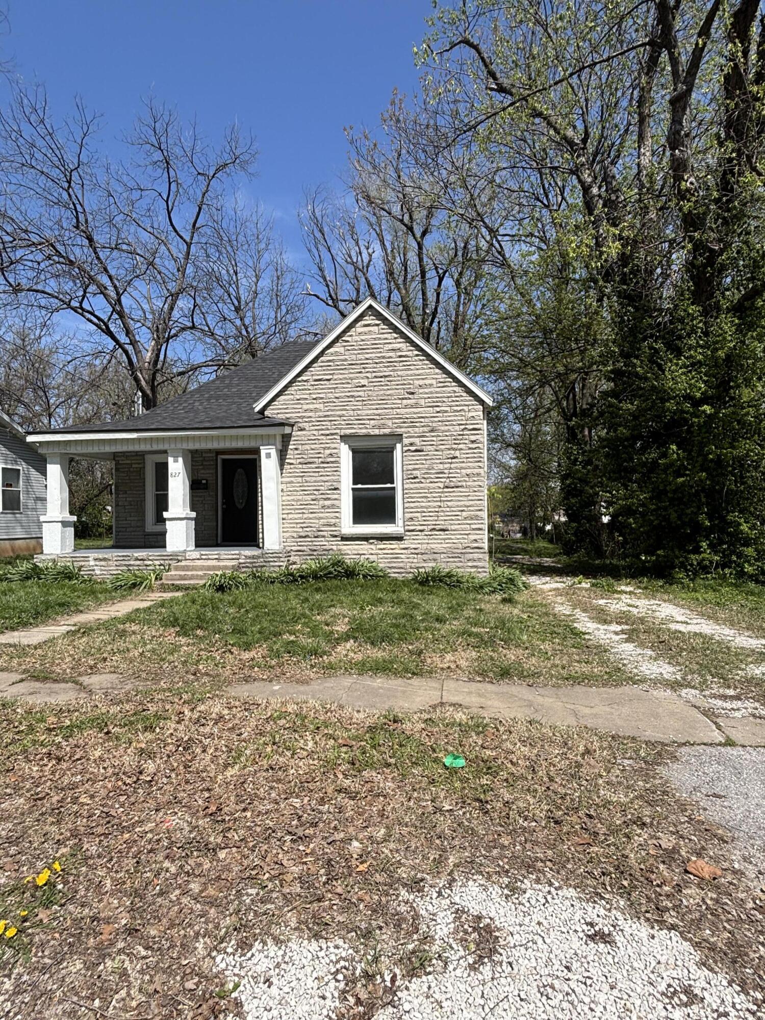 827 East Garfield Street Property Photo