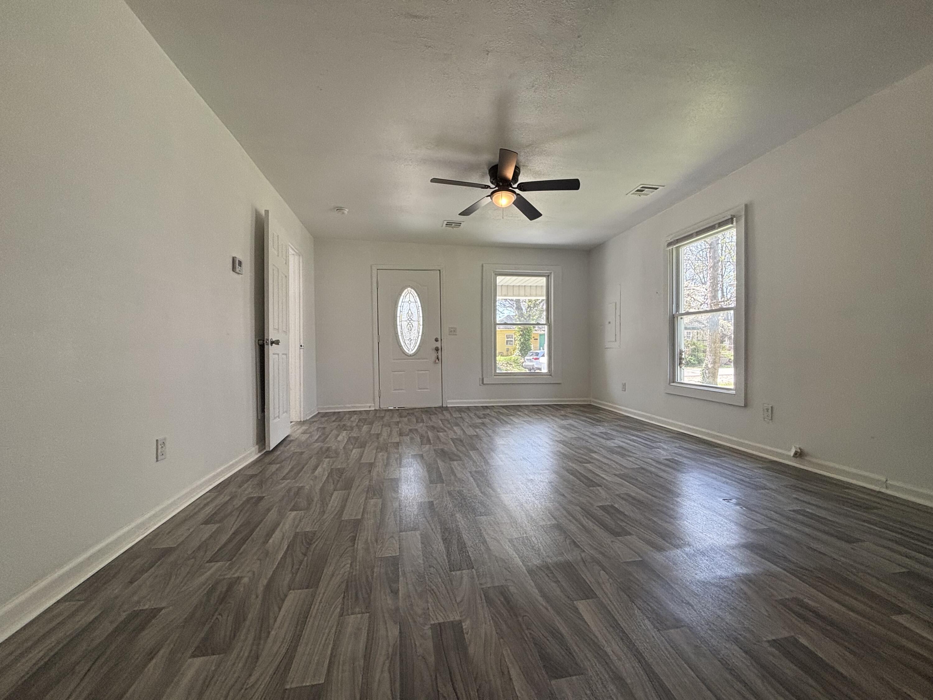 827 East Garfield Street Property Photo 2