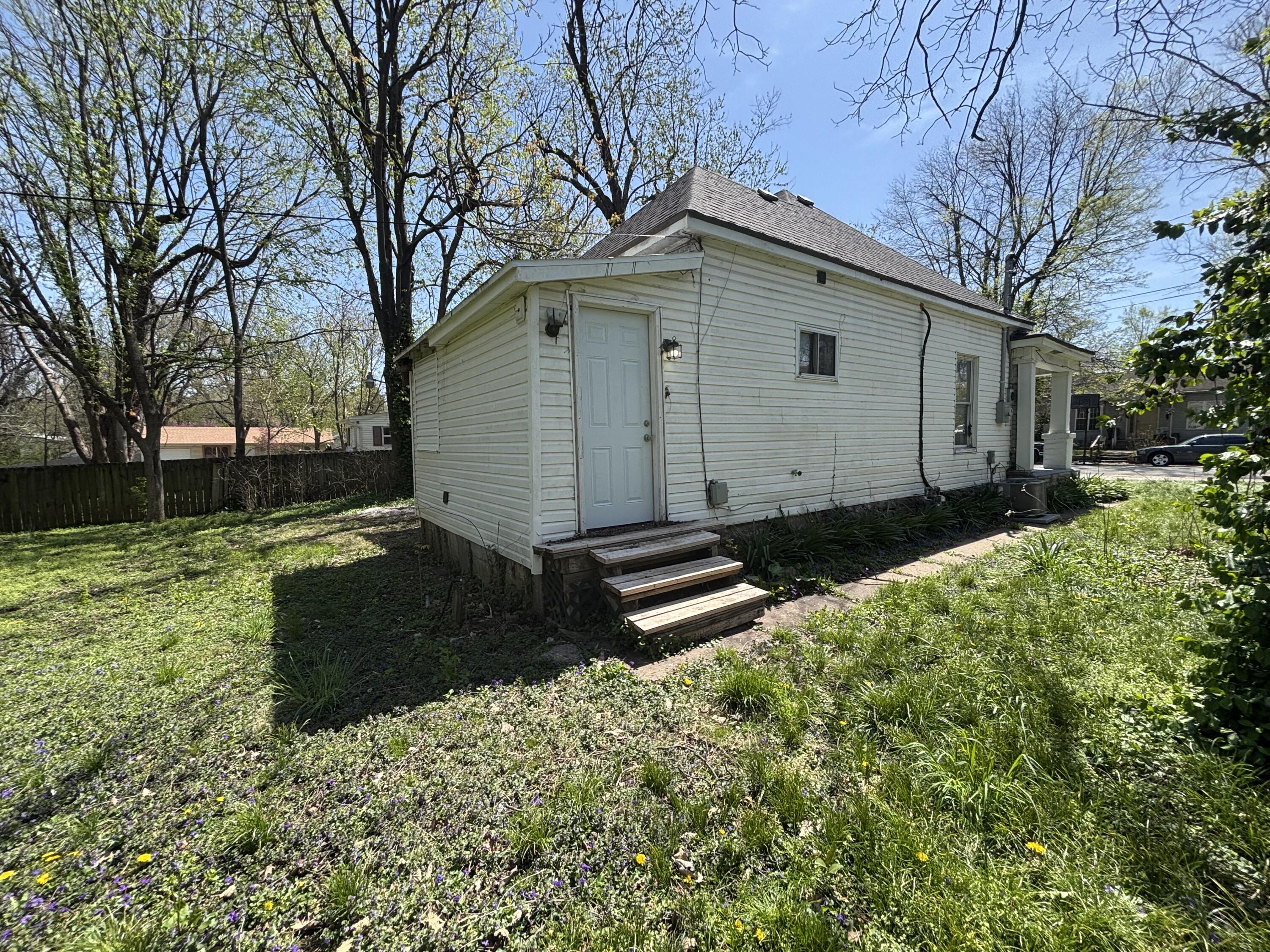 827 East Garfield Street Property Photo 11