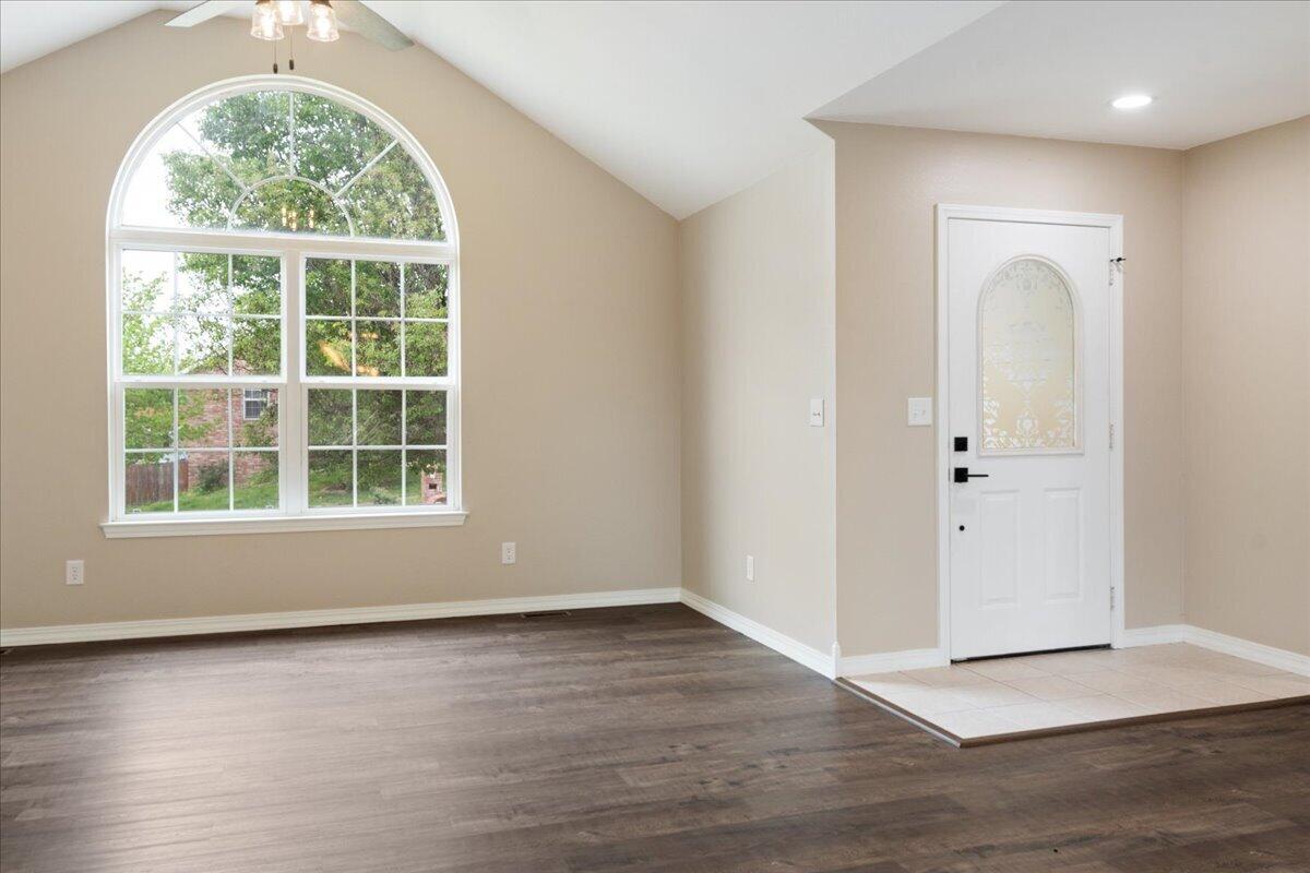 576 South Kings Gate Court Property Photo 3