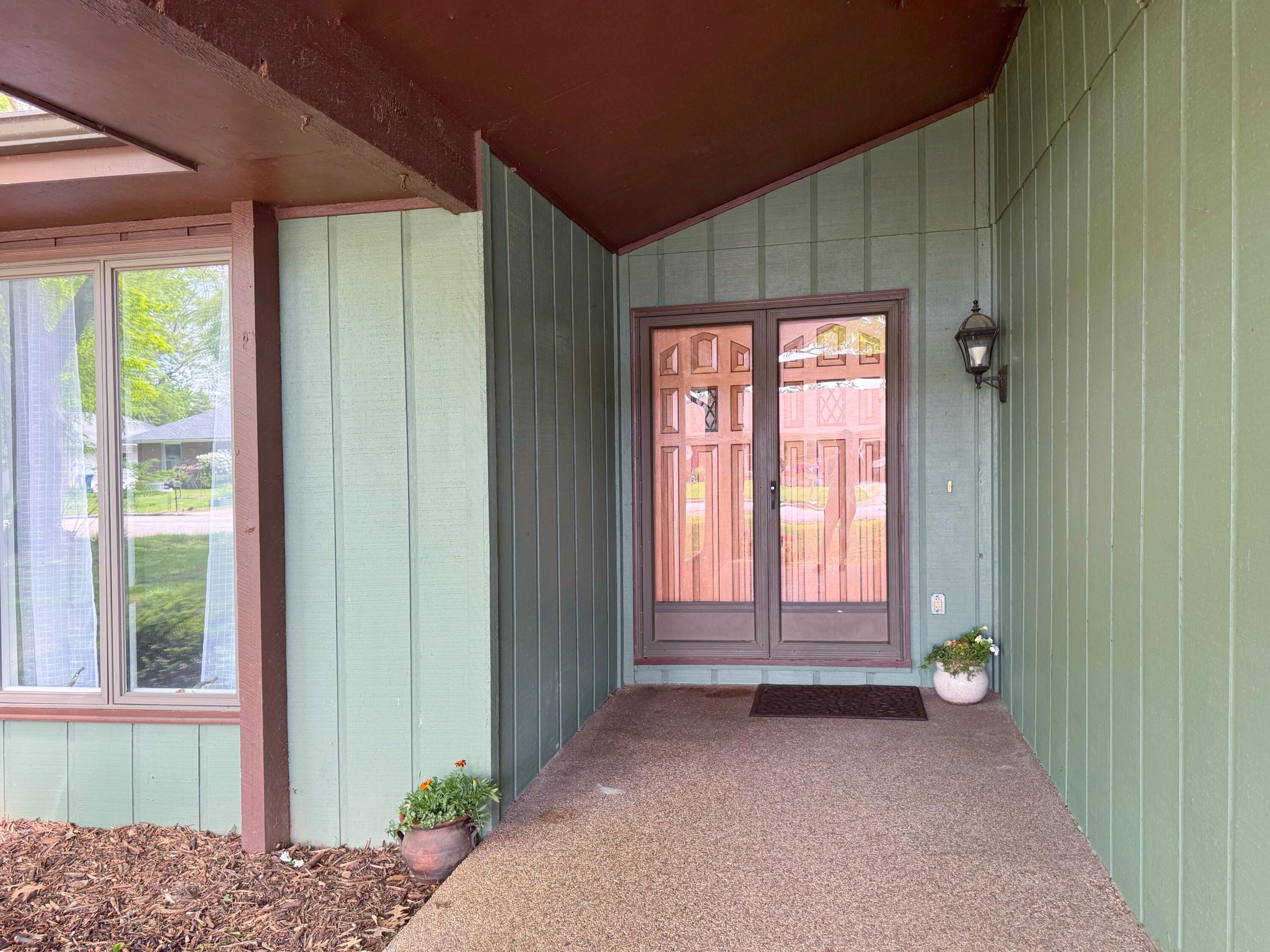4084 South Eaton Avenue Property Photo 4