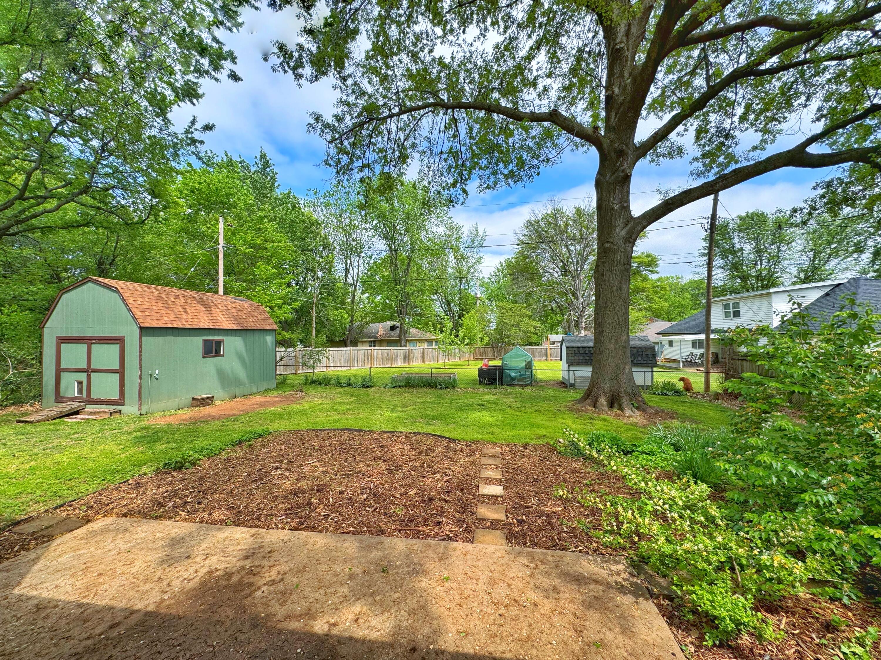 4084 South Eaton Avenue Property Photo 28