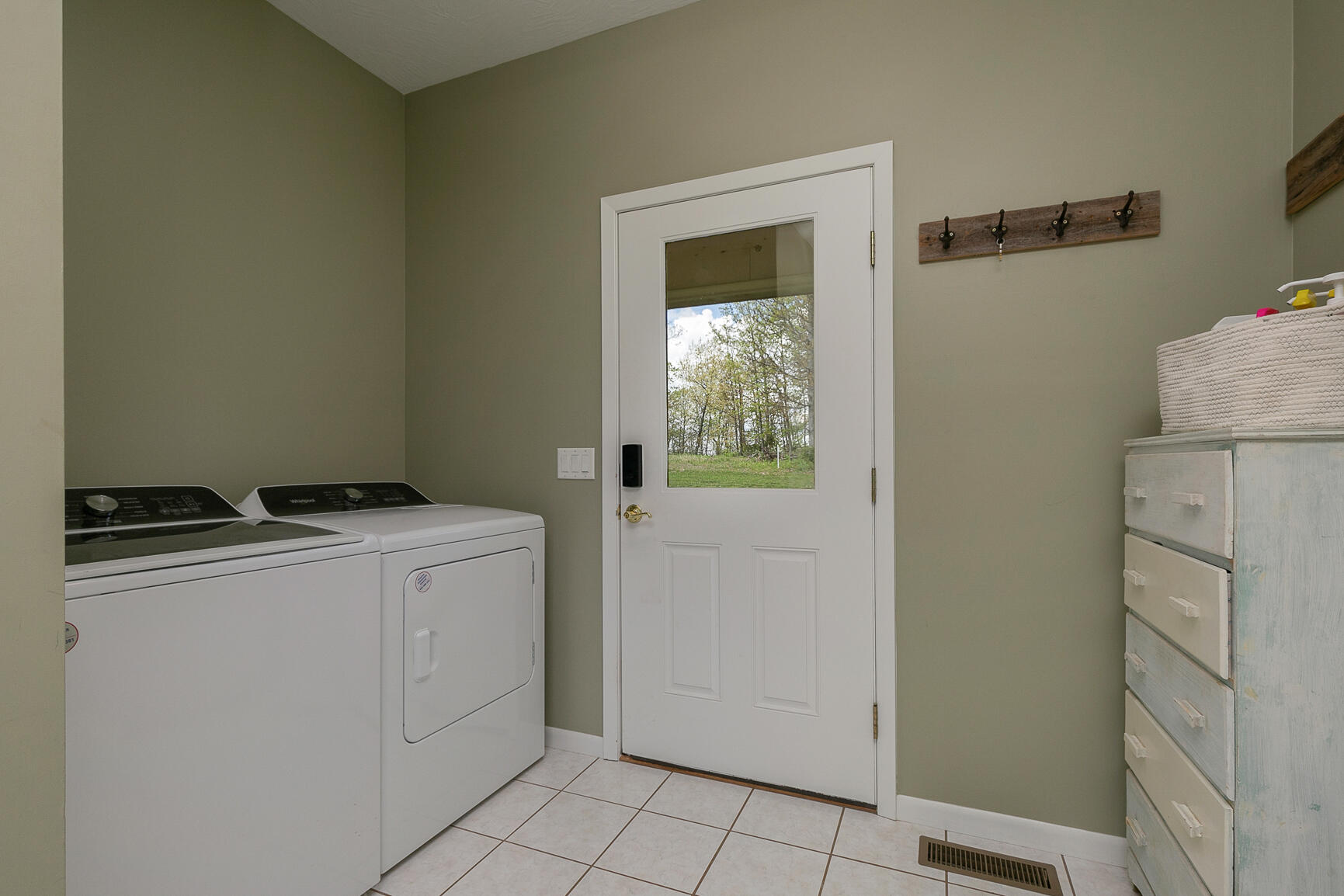 1560 Straight Road Property Photo 31