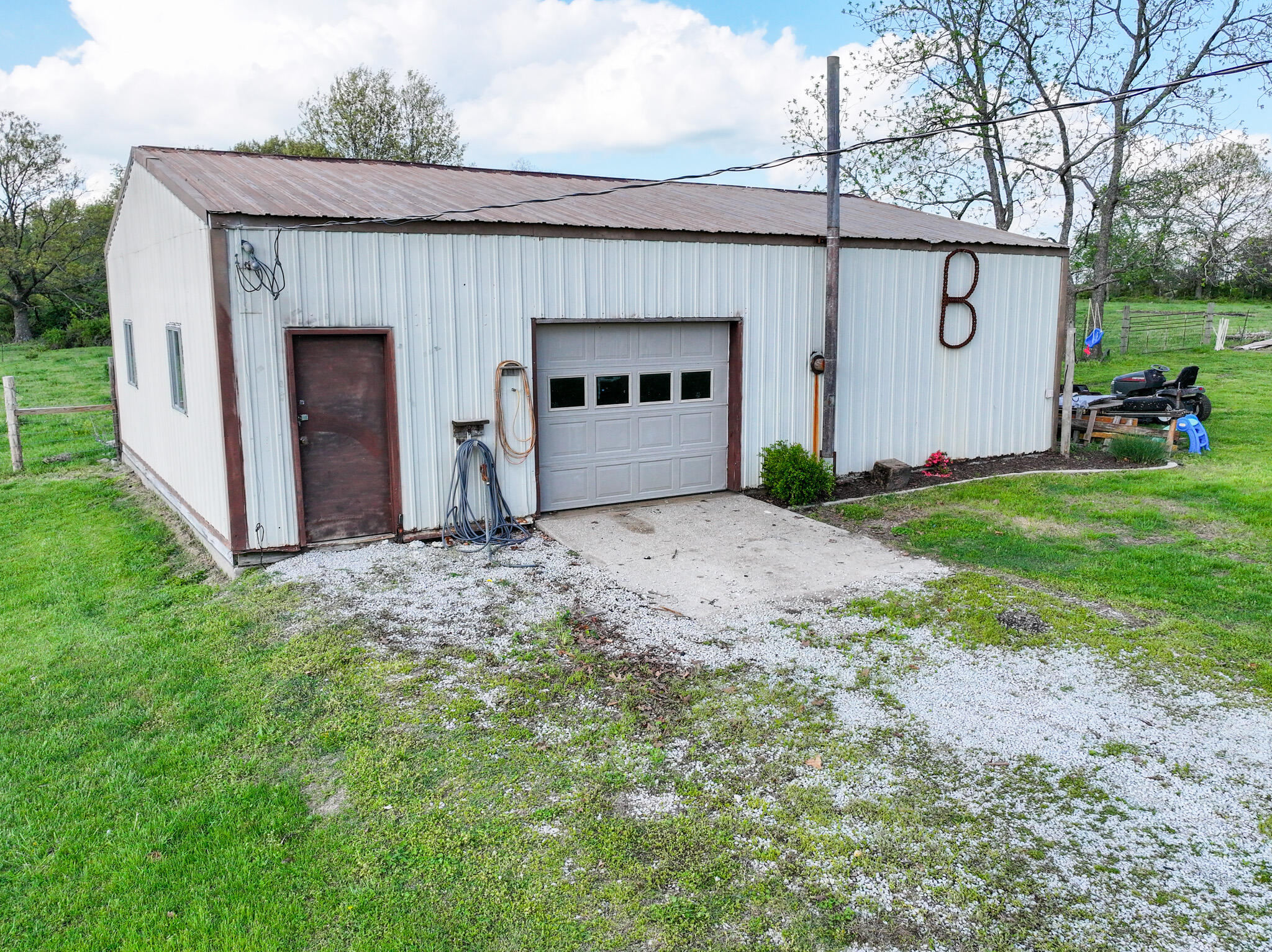 404 Farm Road 1200 Property Photo