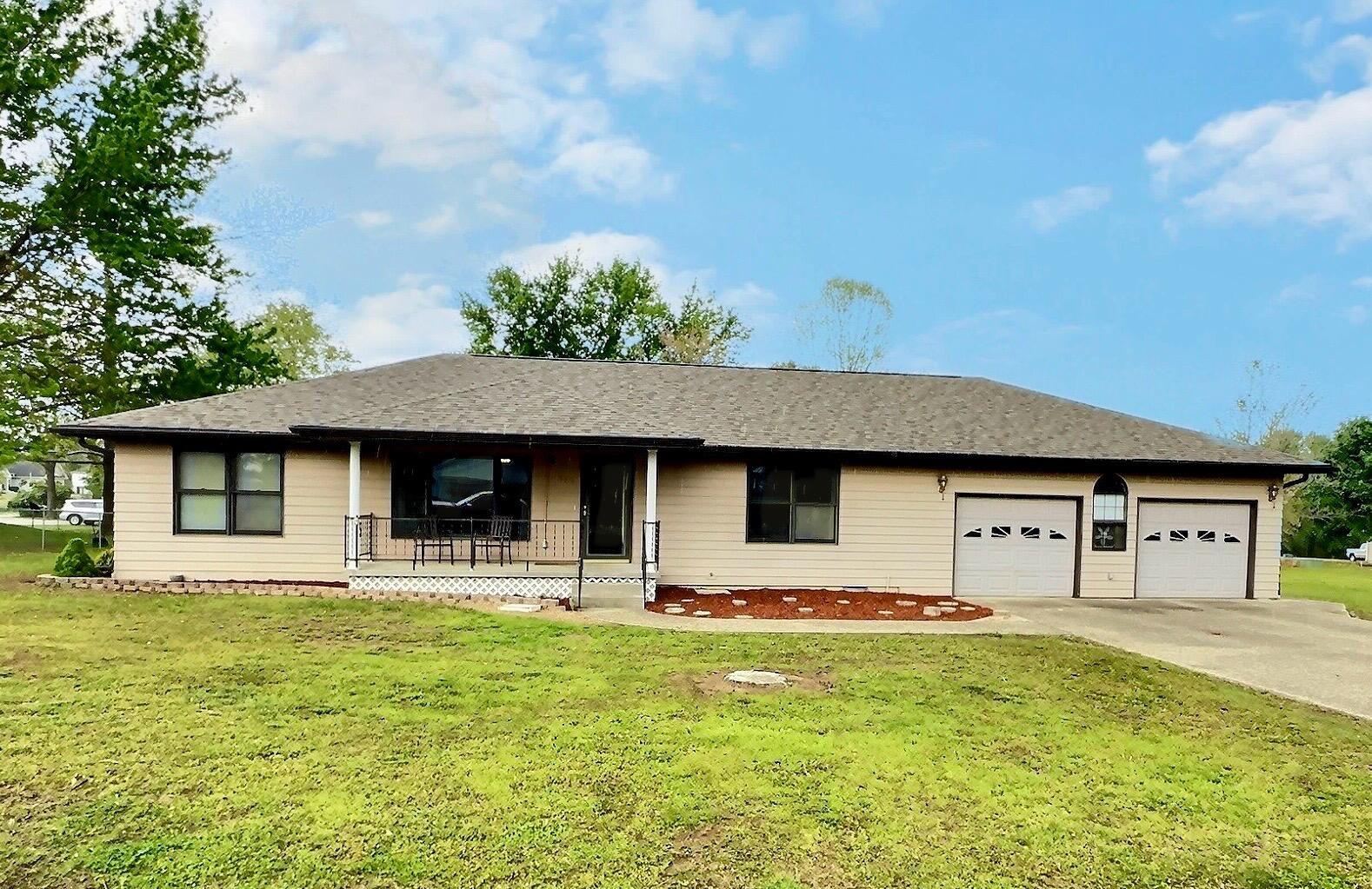 309 Hillcrest Drive Property Photo 3