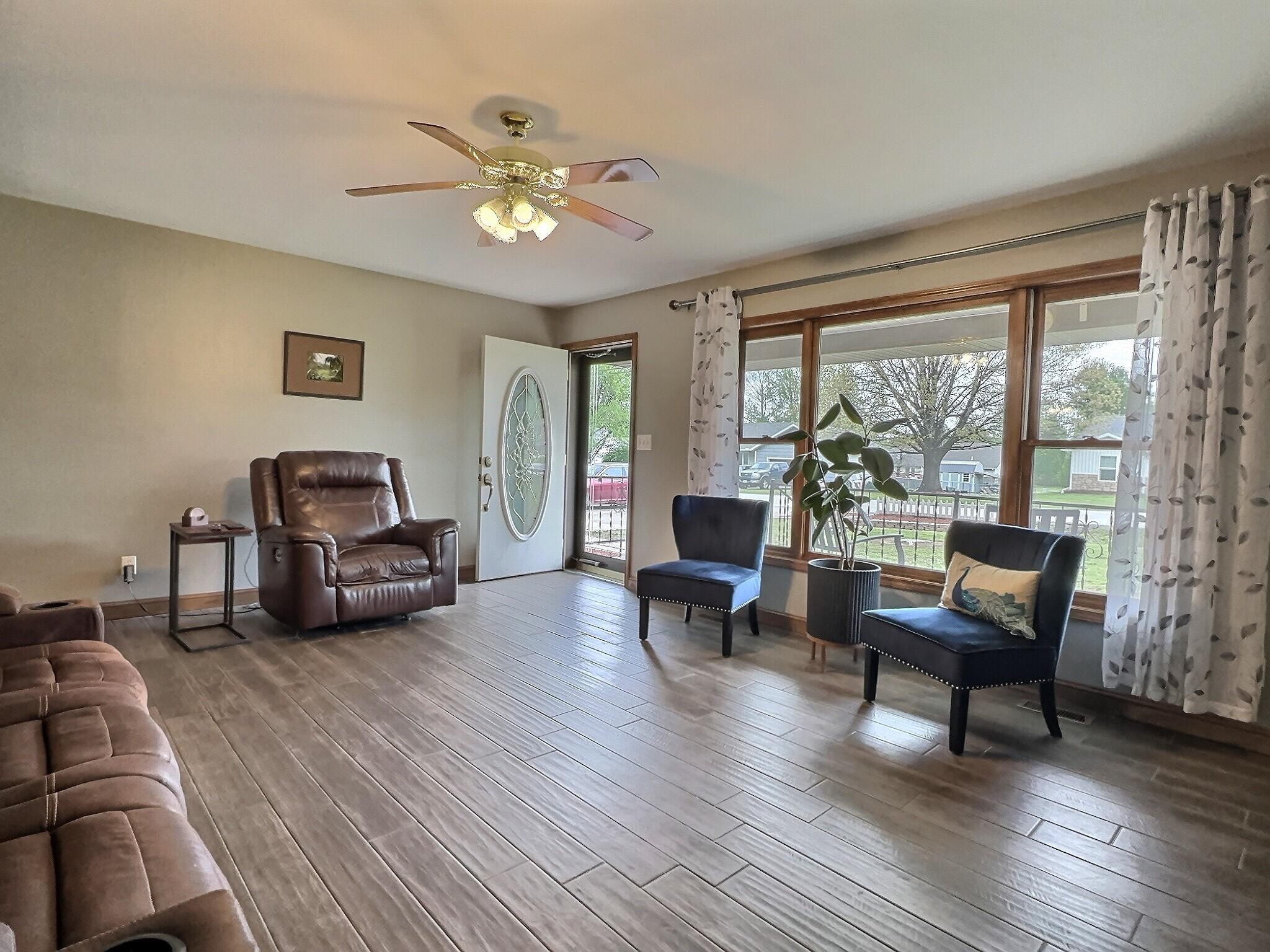 309 Hillcrest Drive Property Photo 6