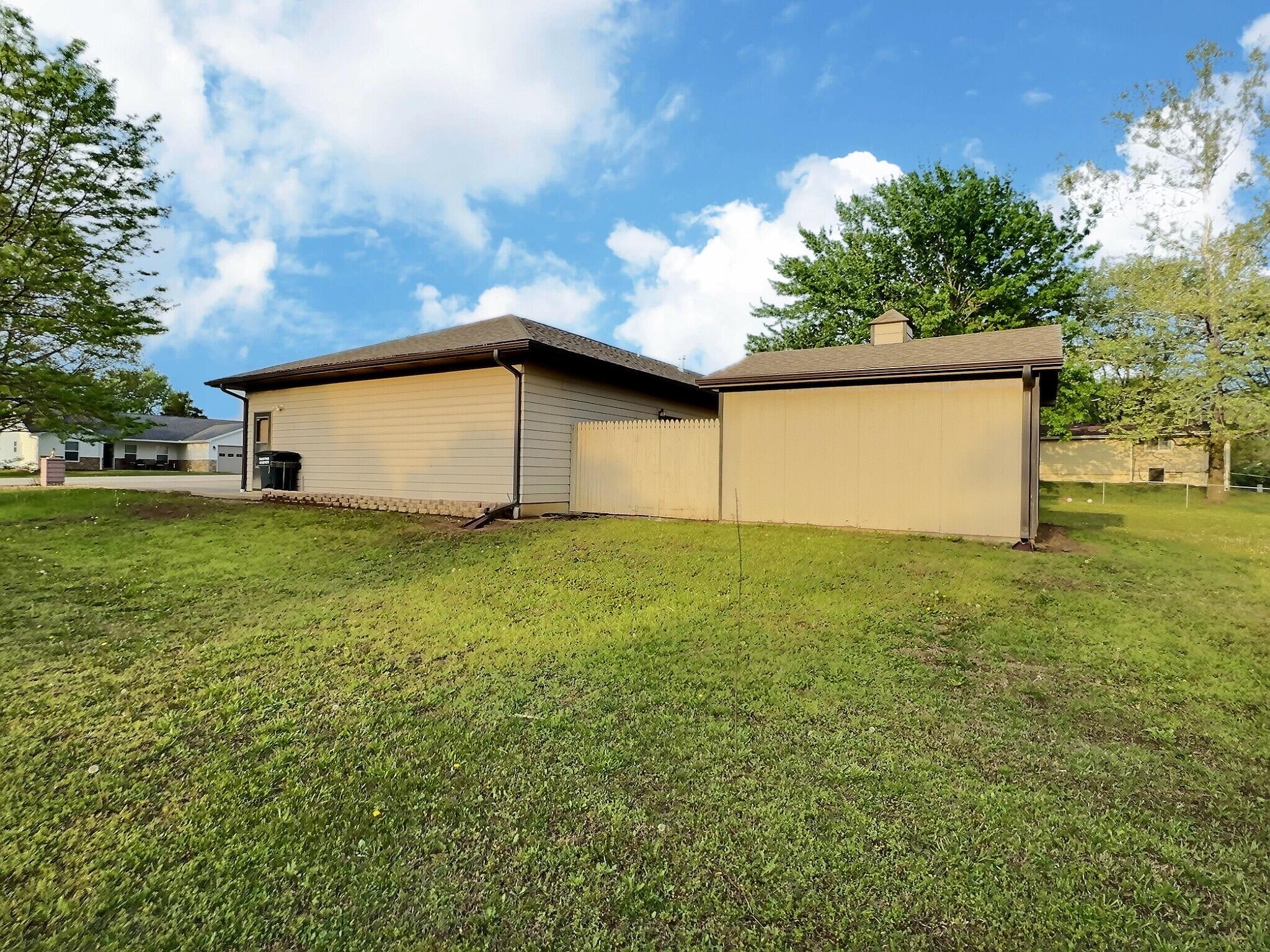 309 Hillcrest Drive Property Photo 9