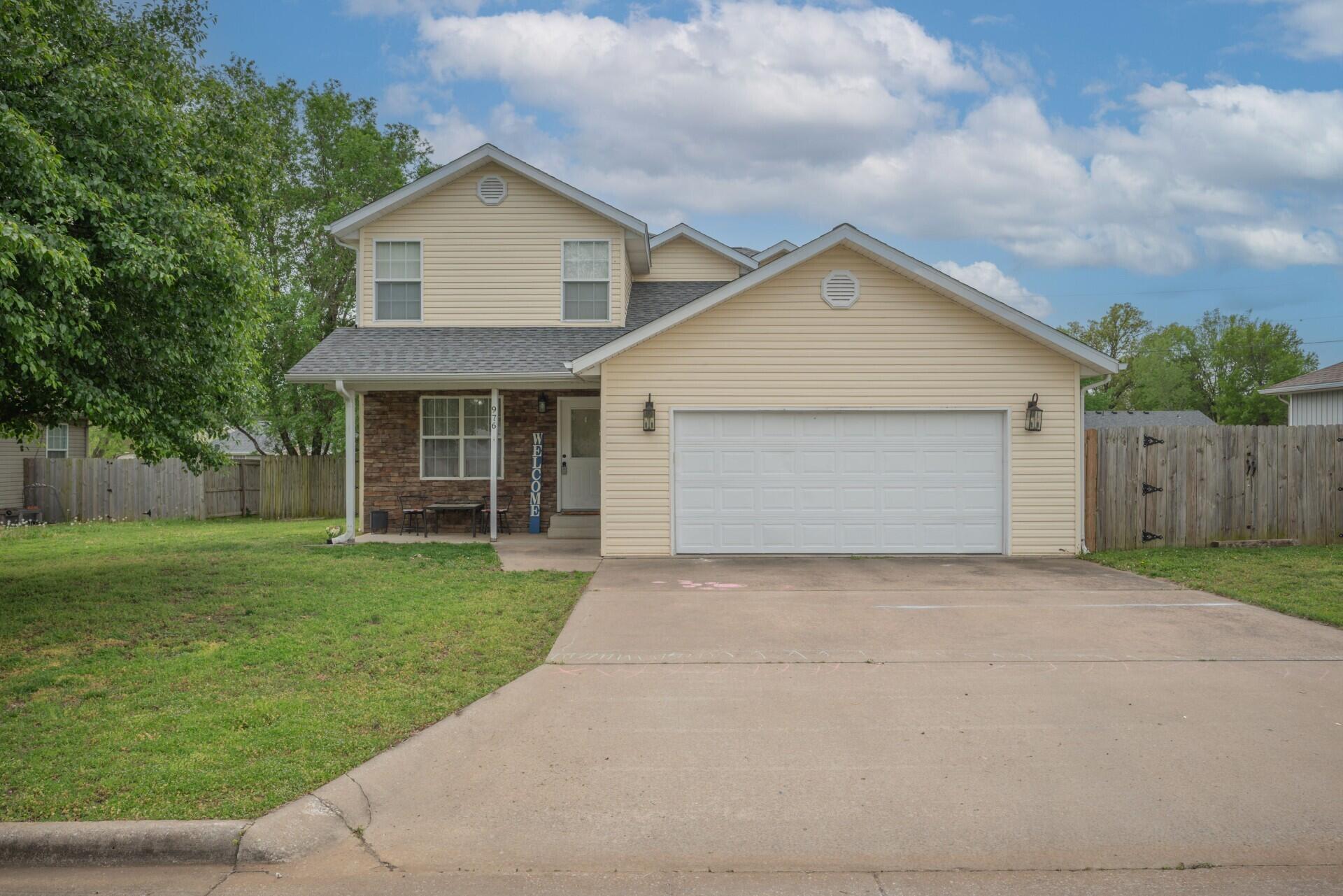 976 Amber Drive Property Photo 1