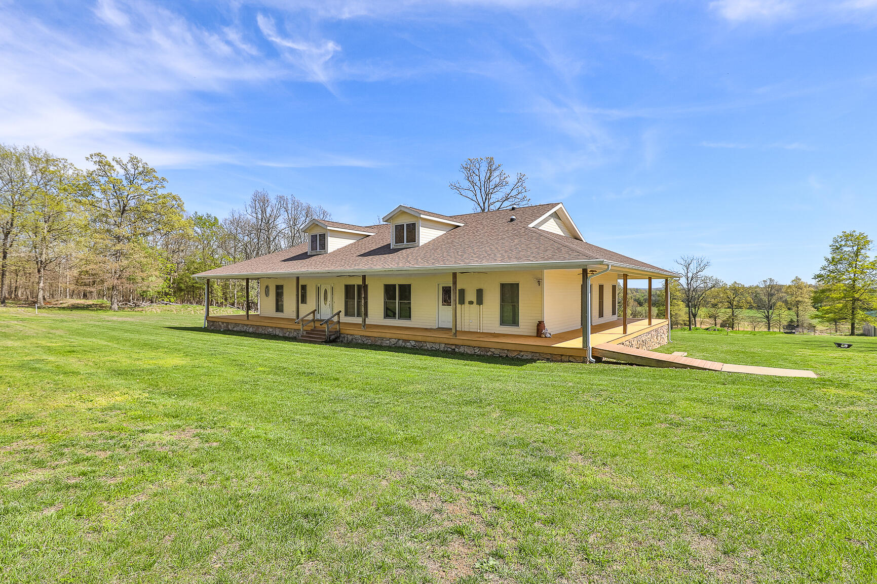1560 Straight Road Property Photo 3