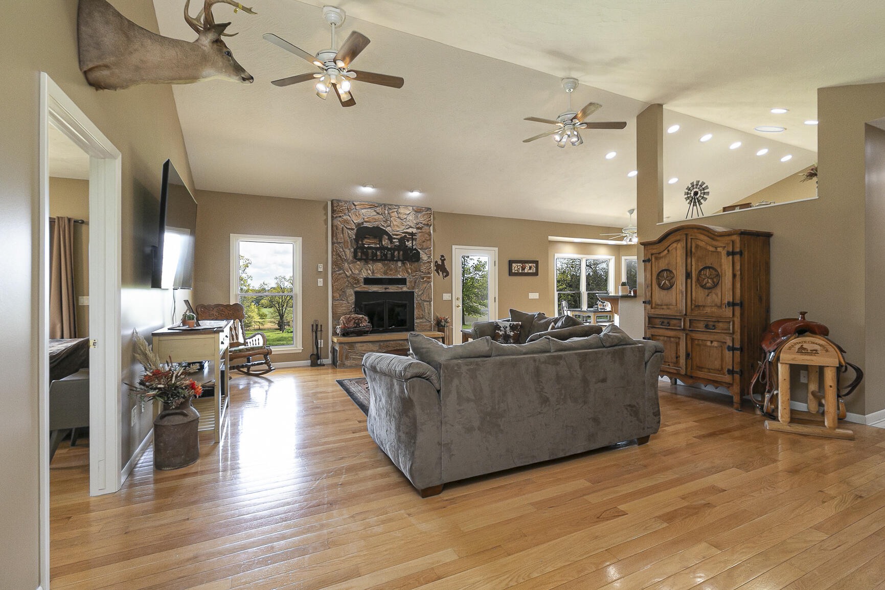 1560 Straight Road Property Photo 7