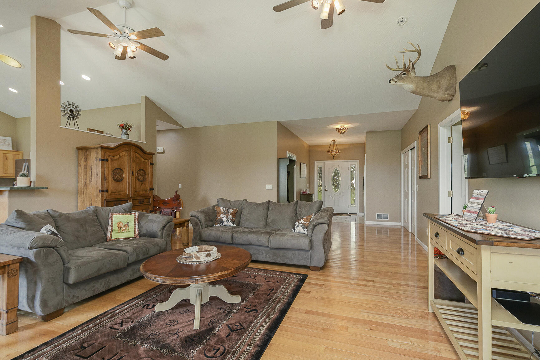 1560 Straight Road Property Photo 8