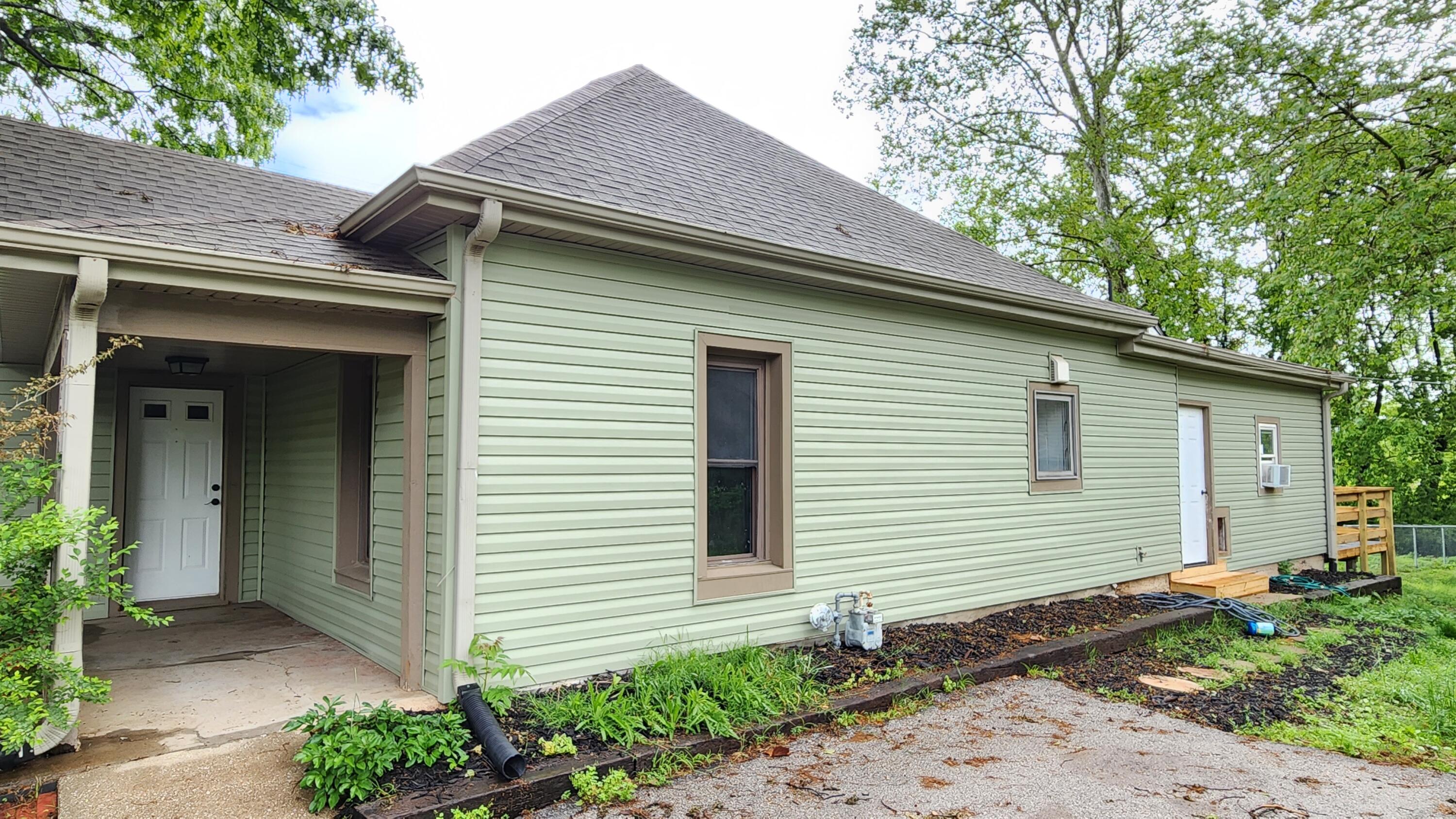 2556 North Robberson Avenue Property Photo 7