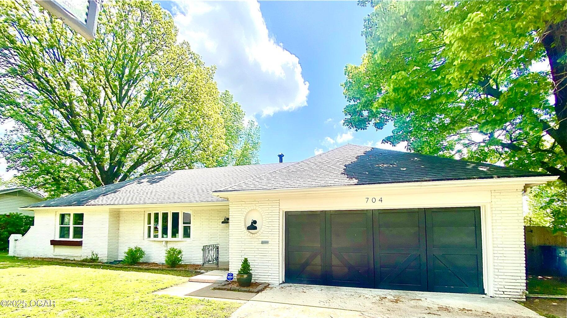704 Jenison Place Property Photo