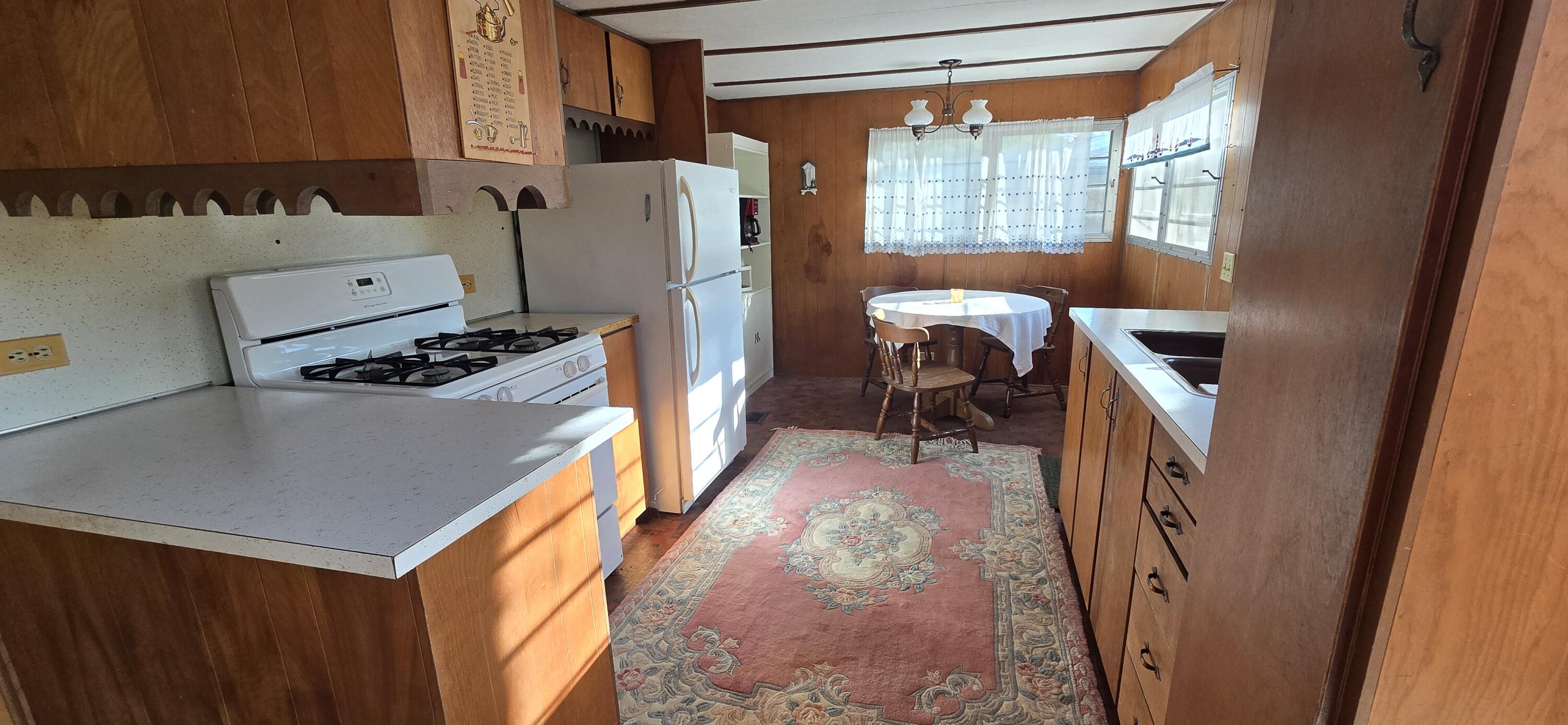 22684 Forest Lane Property Photo 3