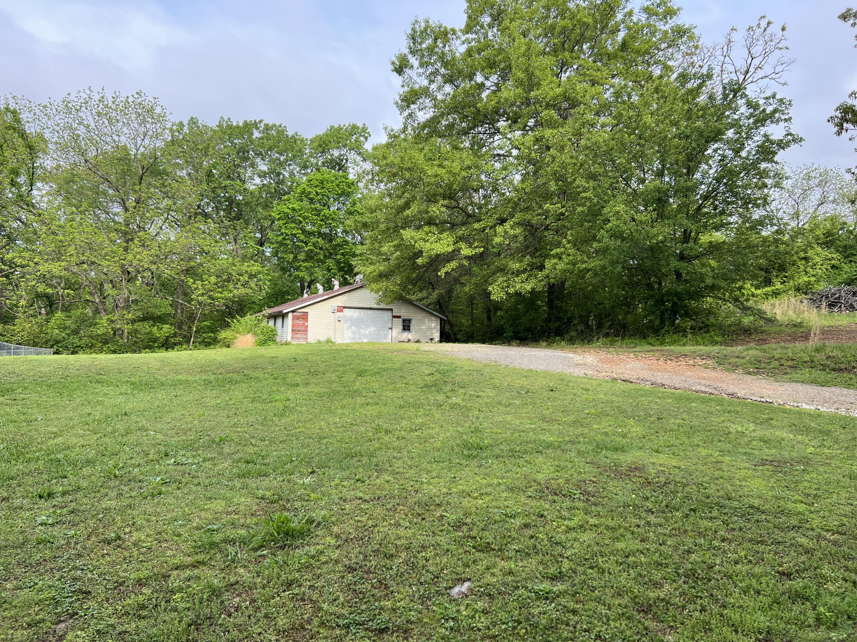 1013 South Aid Avenue Property Photo 1