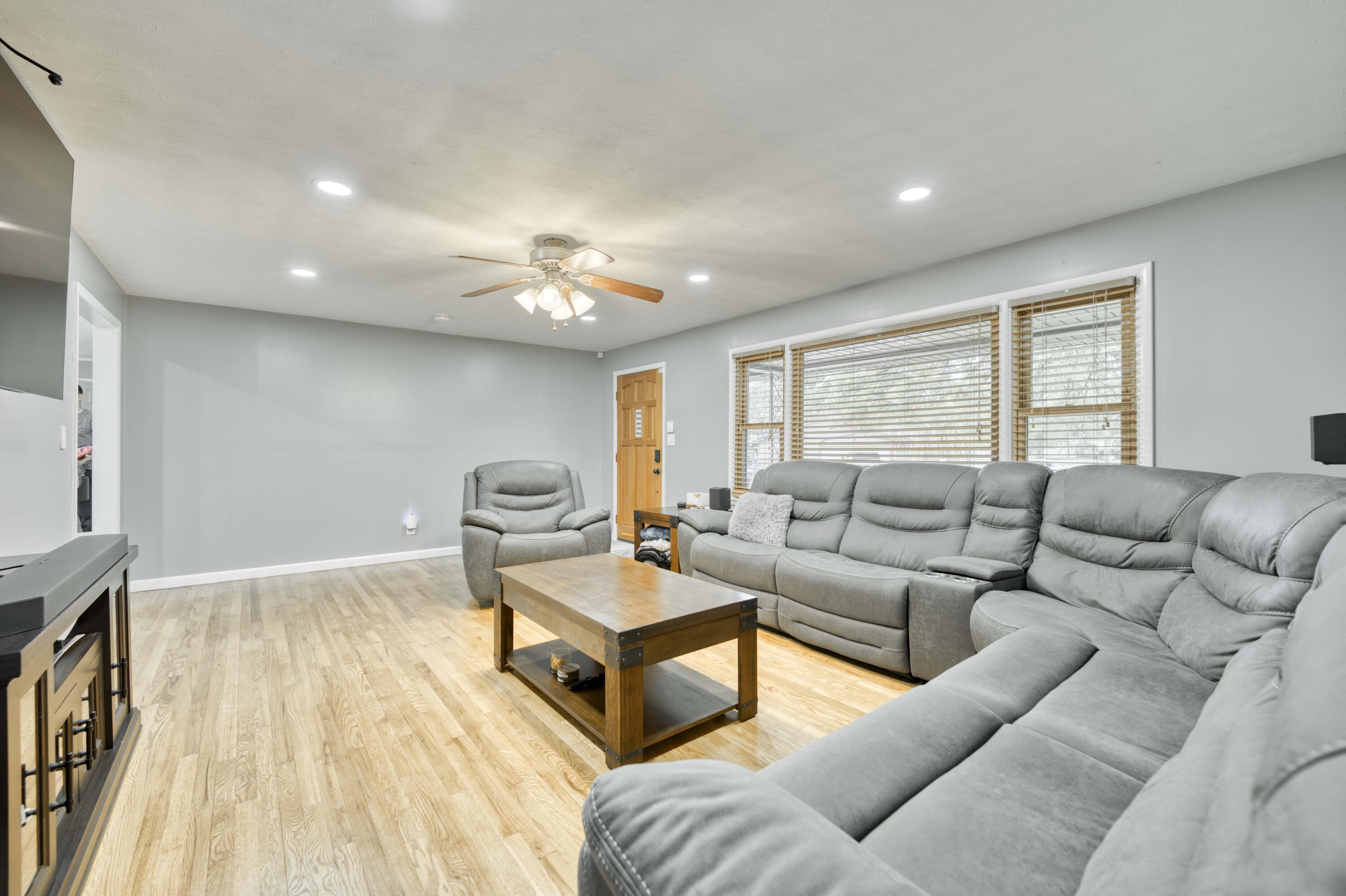 1200 West Broadmoor Street Property Photo 3