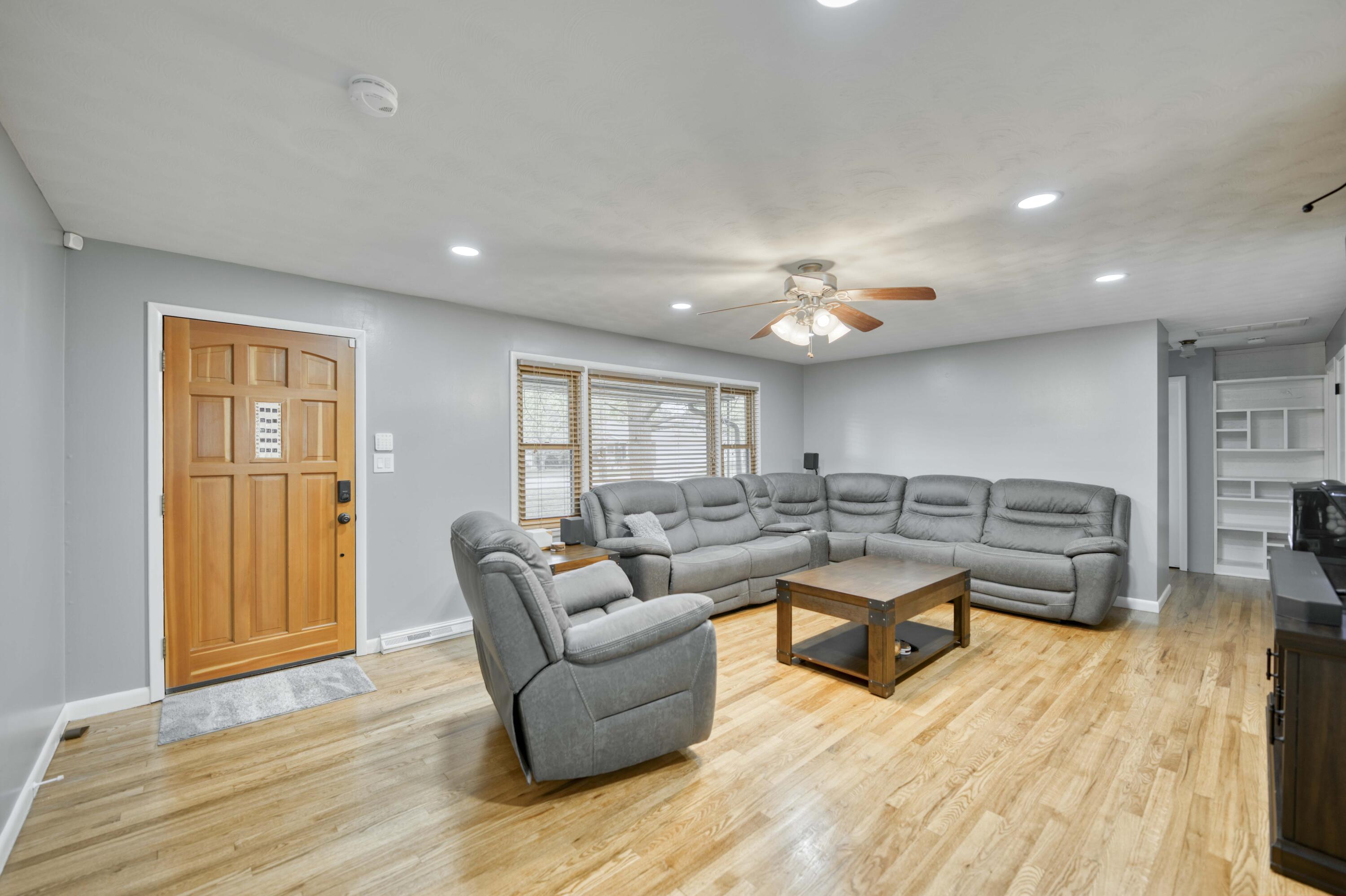 1200 West Broadmoor Street Property Photo 4