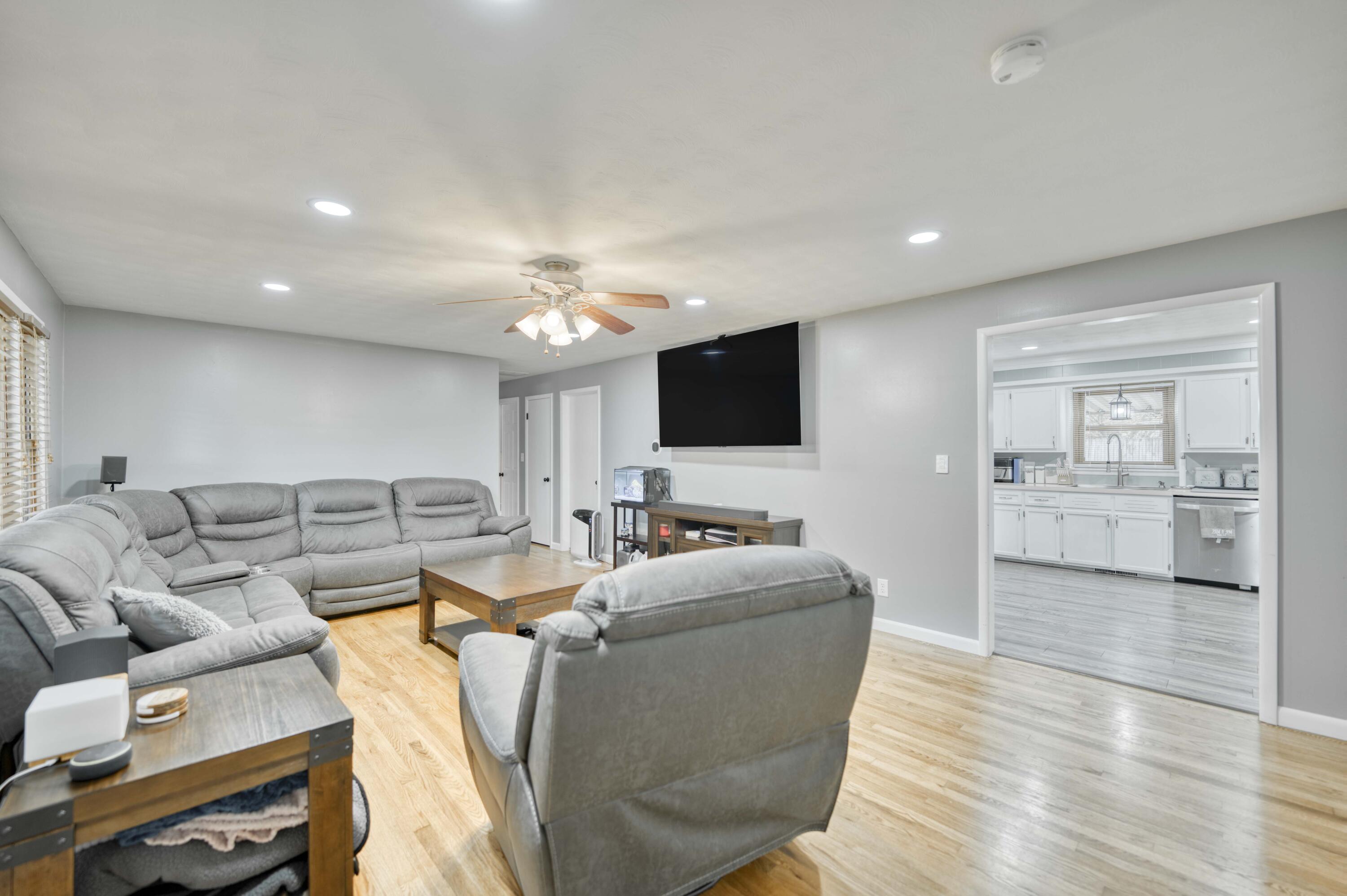 1200 West Broadmoor Street Property Photo 5