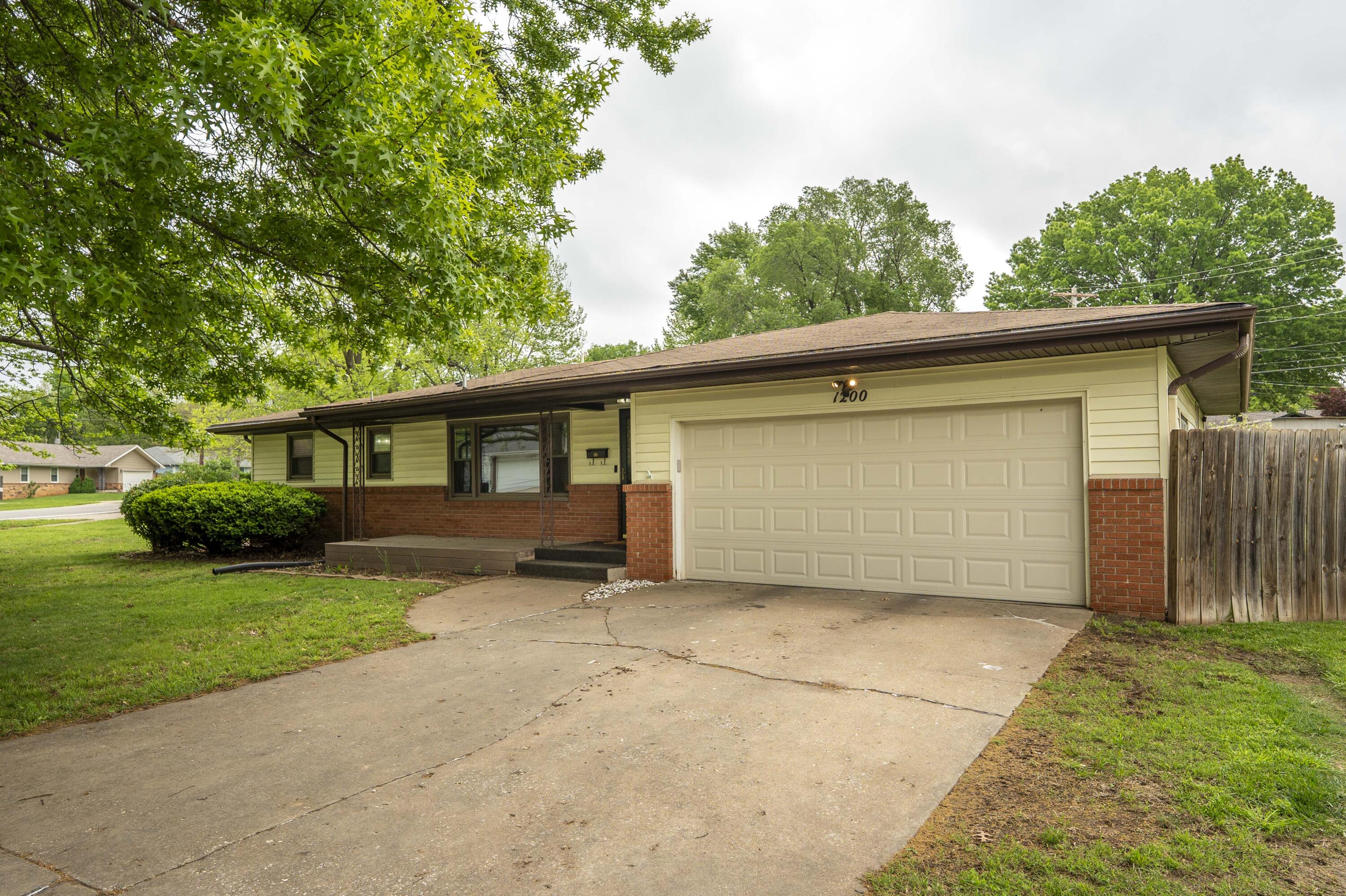 1200 West Broadmoor Street Property Photo 10